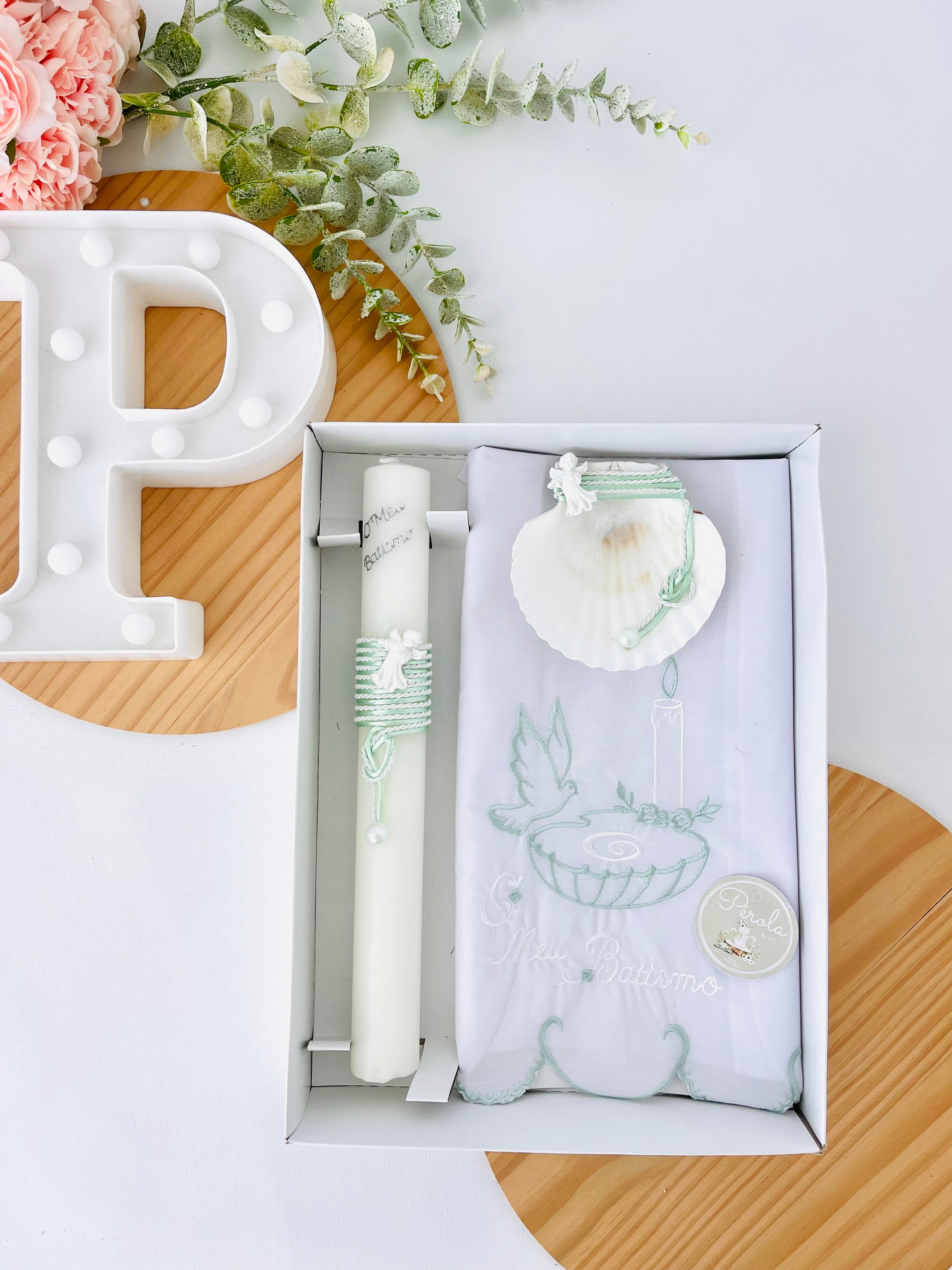 Conjunto para Batizado: vela, toalha e concha Batizado Pomba