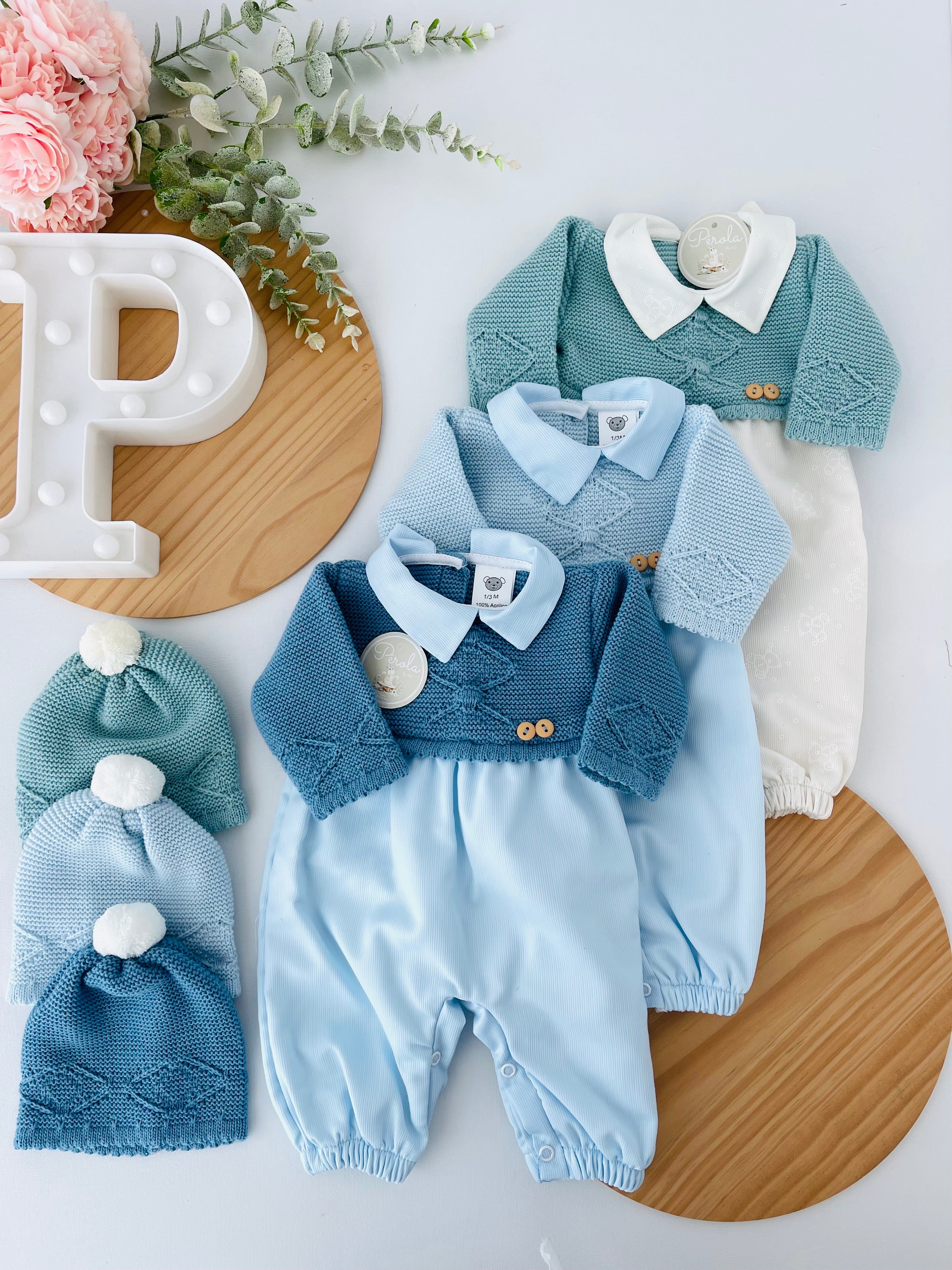 Conjunto quentinho: macacão e gorro