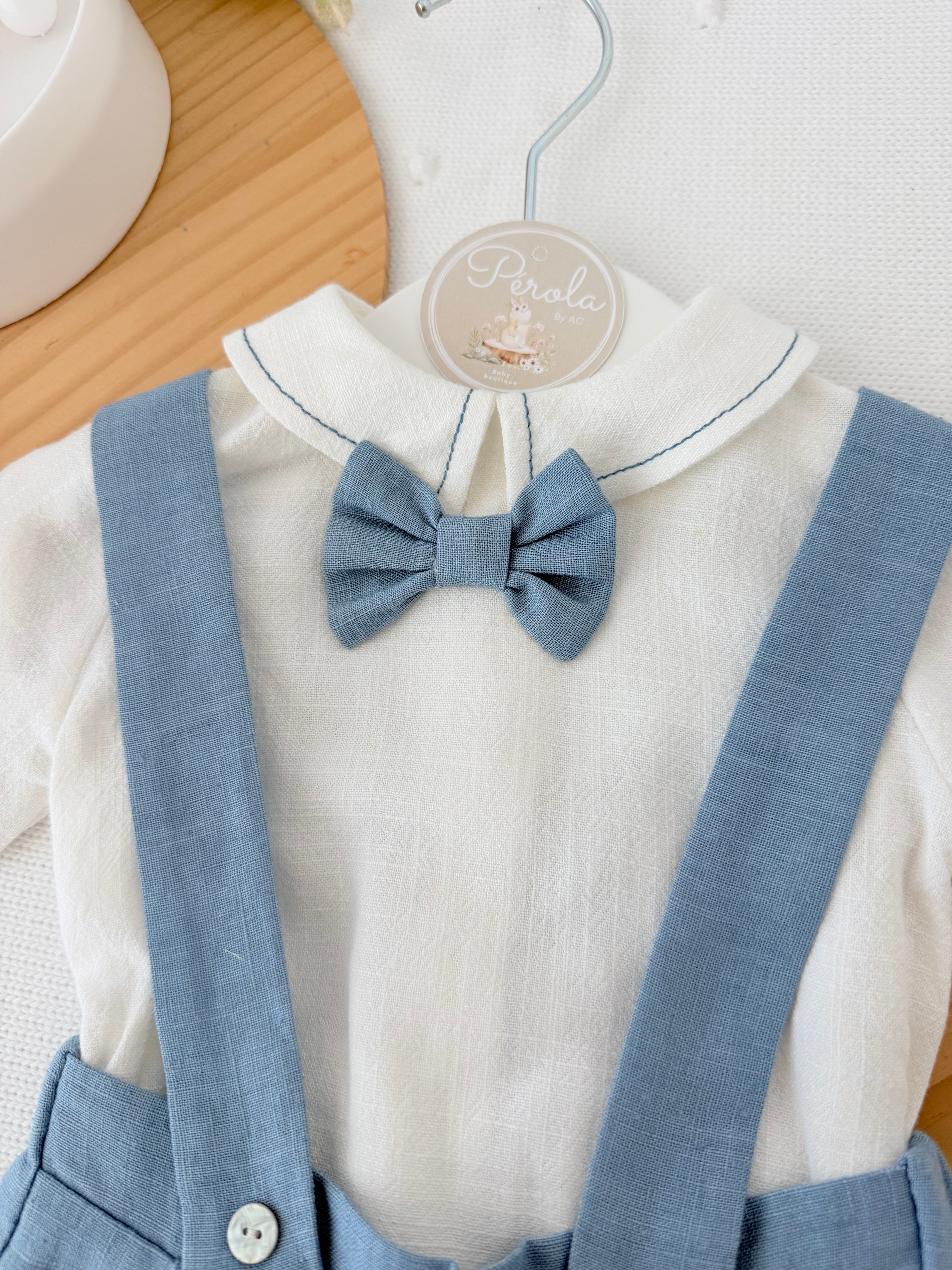 Conjunto especial cerimónia para menino: calções, camisa e laço