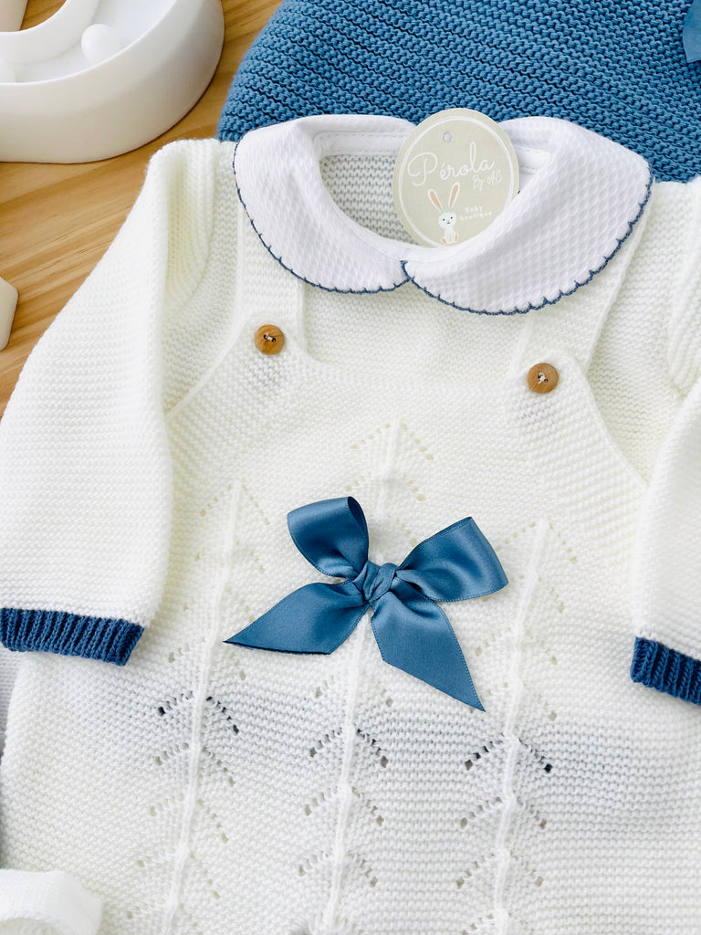 Conjunto recém nascido azul 4 peças: manta, jardineiras, camisola e touca