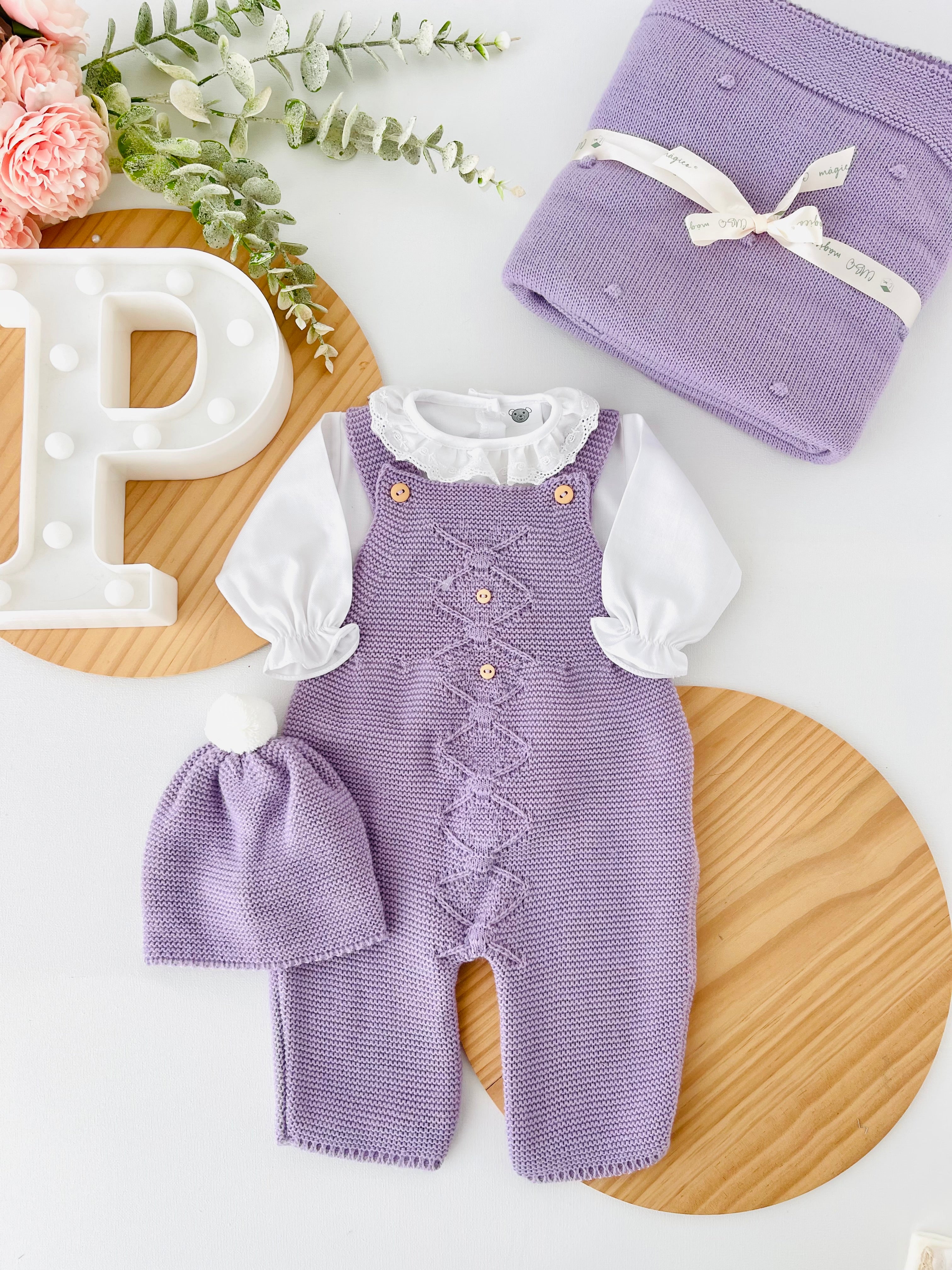 Saída de maternidade lilás: jardineiras, blusa e gorro Outono Inverno