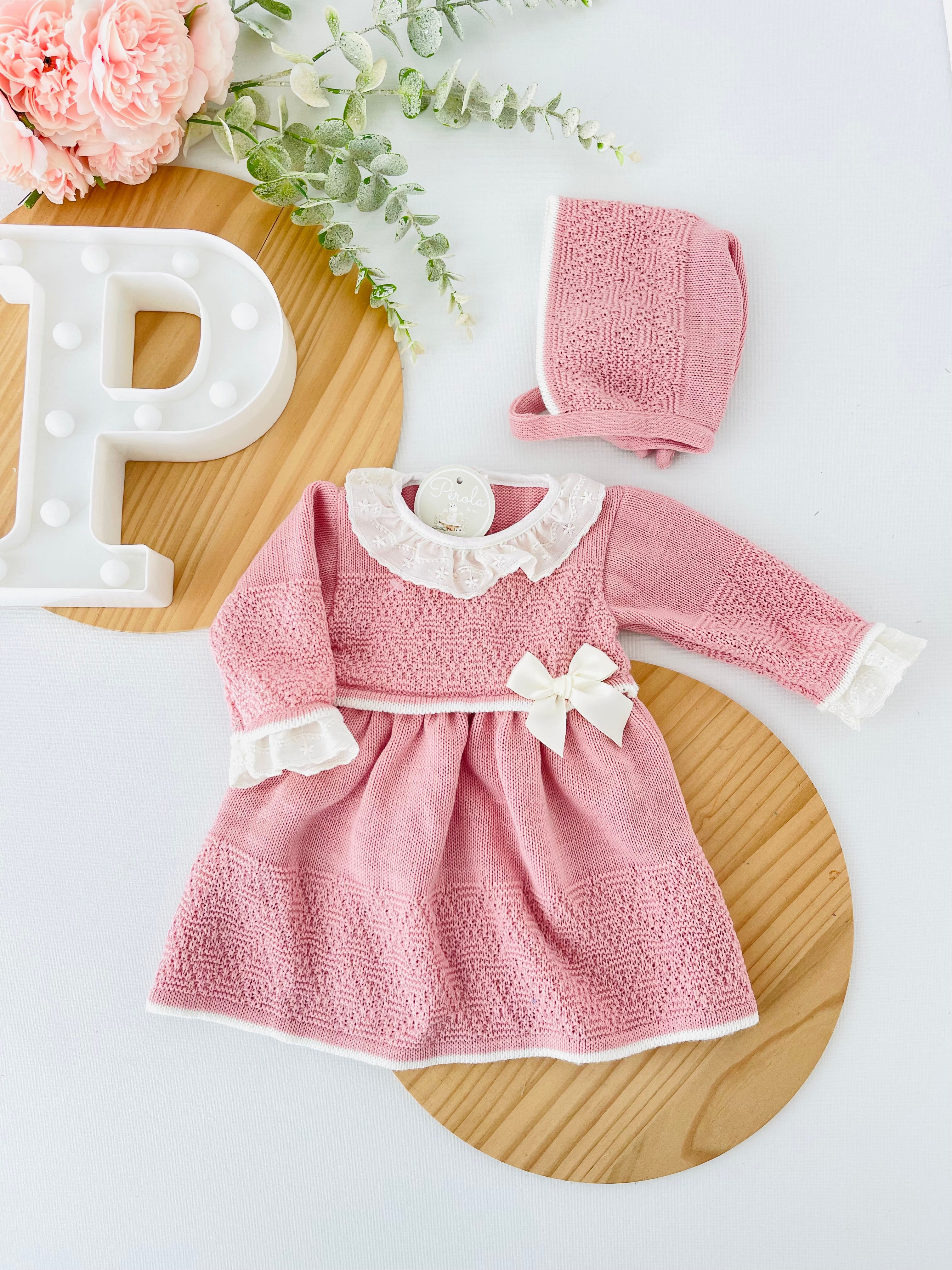 Vestido e touca Rosa Velho