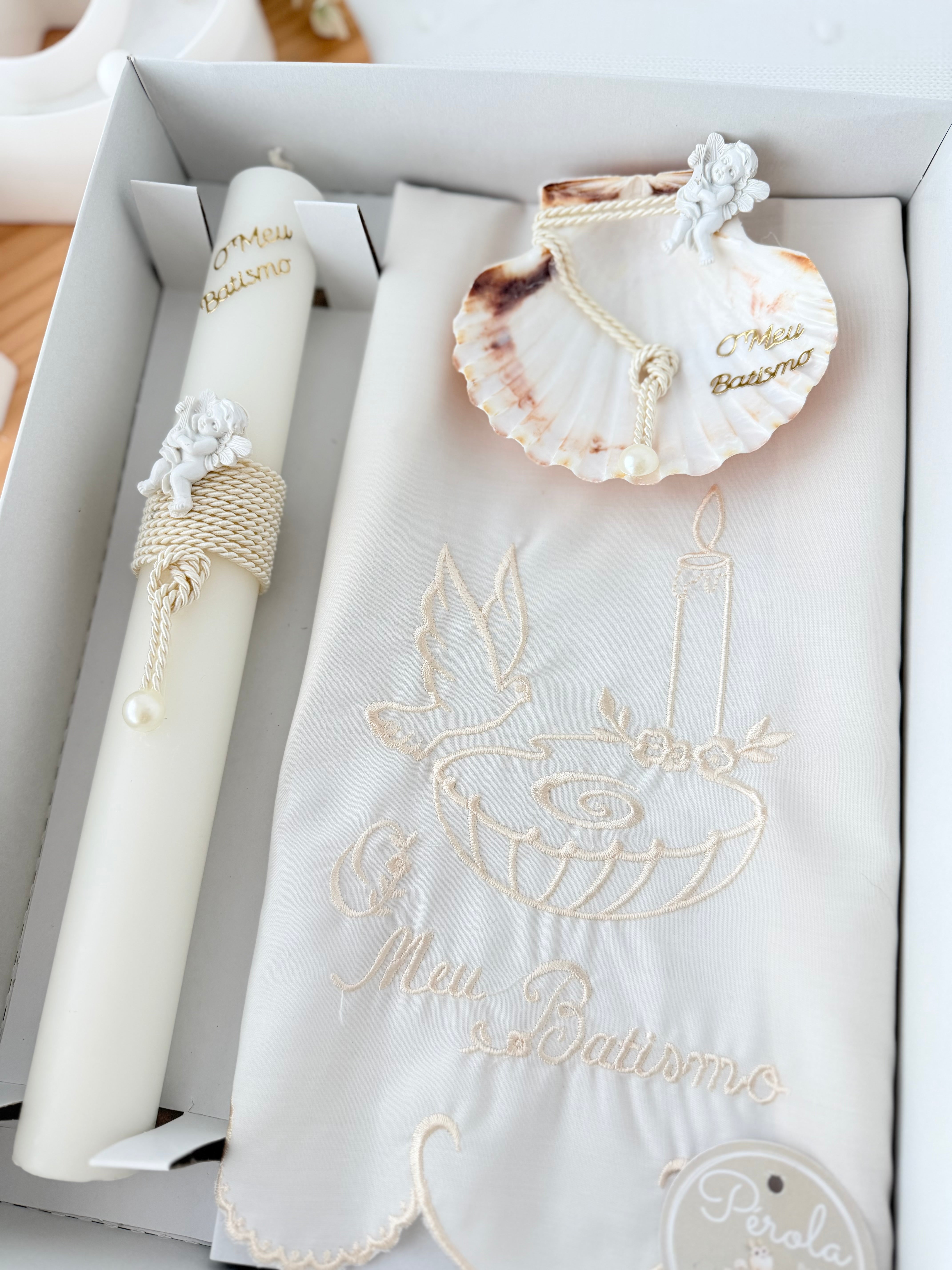 Conjunto para Batizado: vela, toalha e concha Batizado Pomba