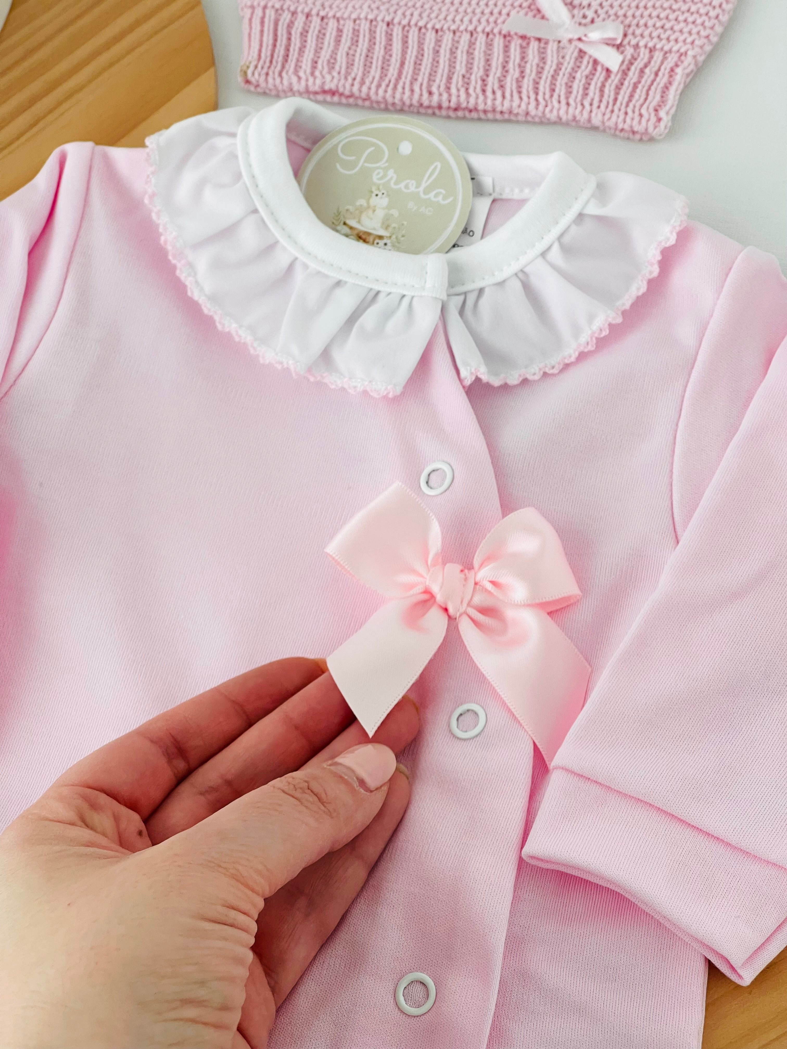 Pack 3 peças ROSA: Babygrow, gorro malha e fralda bordado inglês