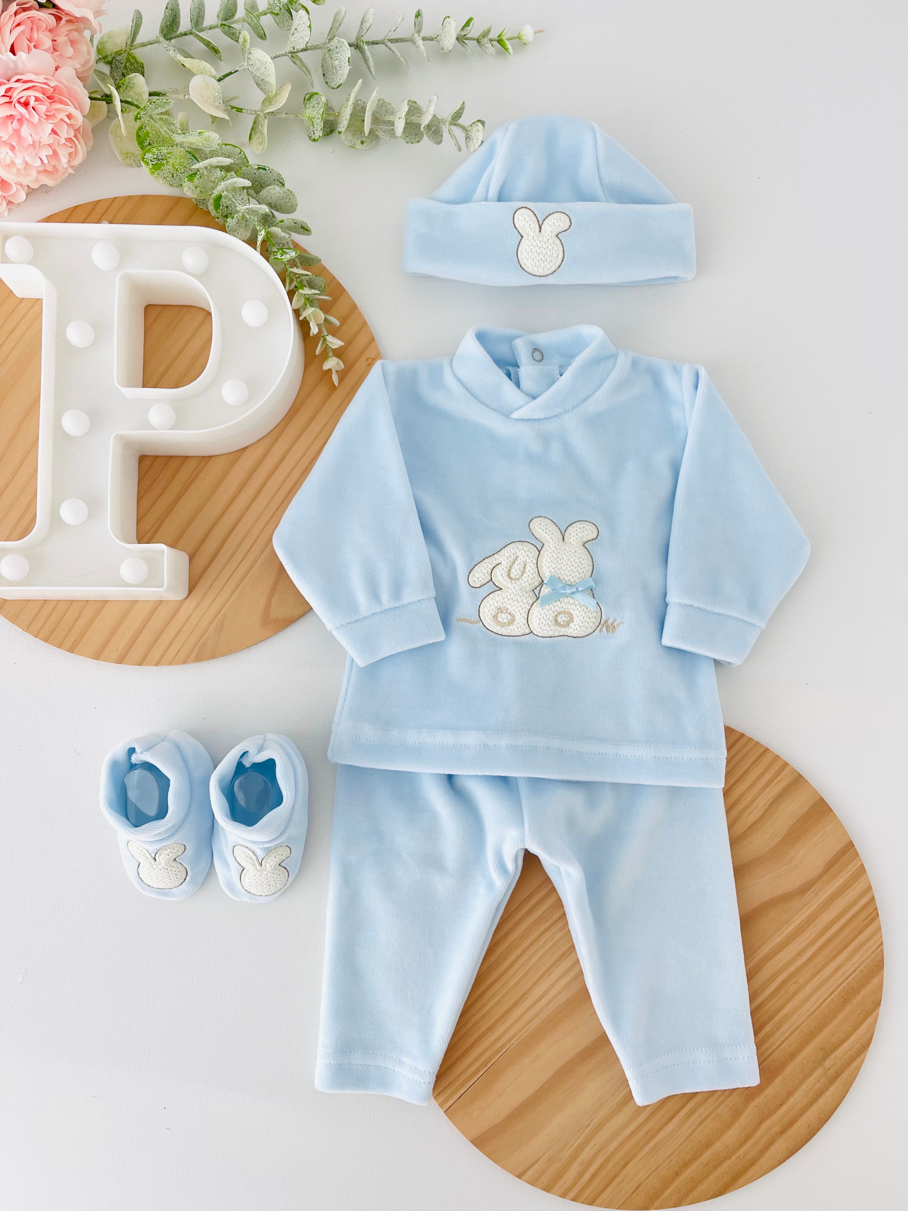 Conjunto em veludo 4 peças tema coelhinho : calças, camisola, carapins e gorro