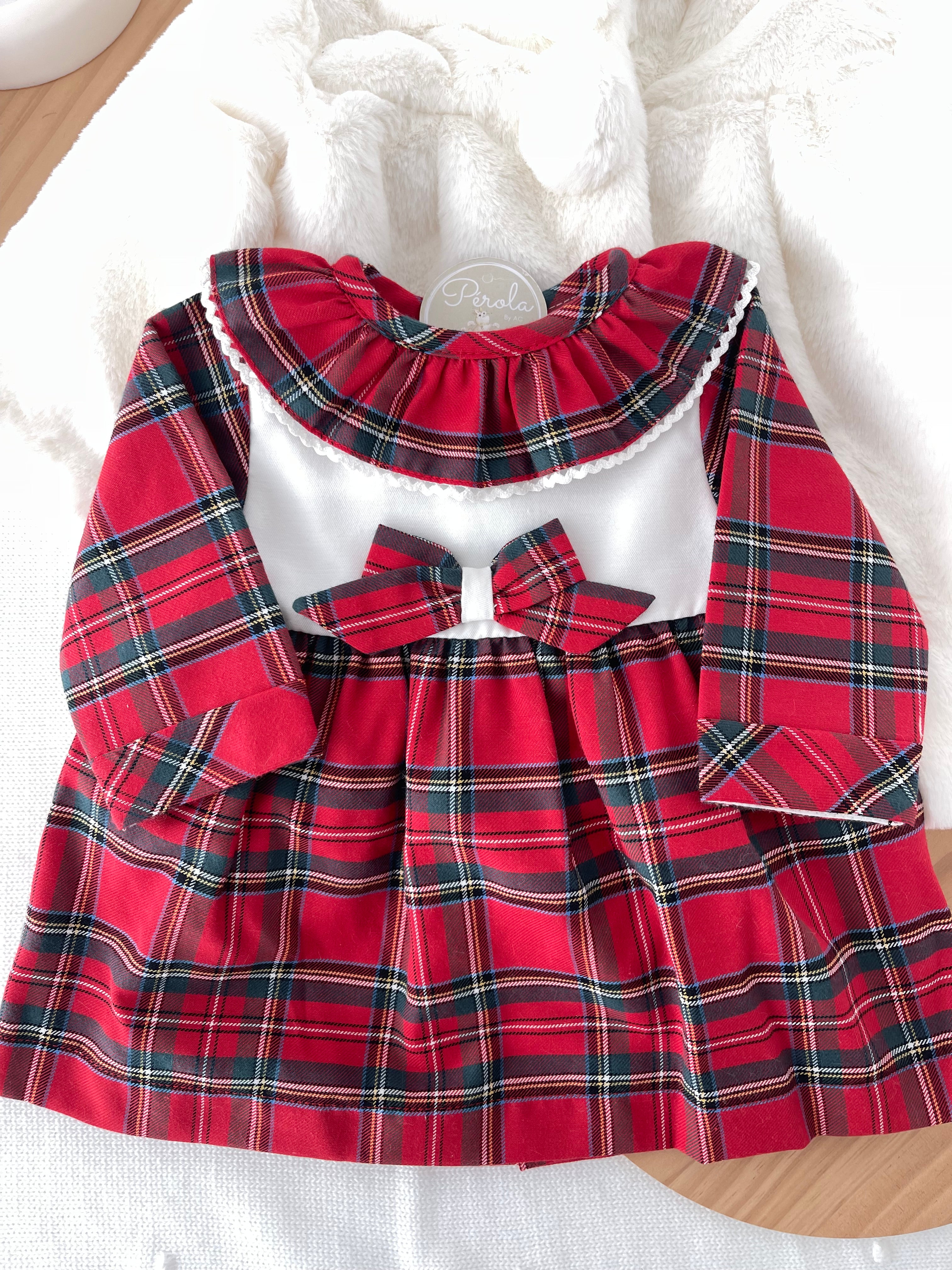 Conjunto: casaco de pêlo comprido e vestido
