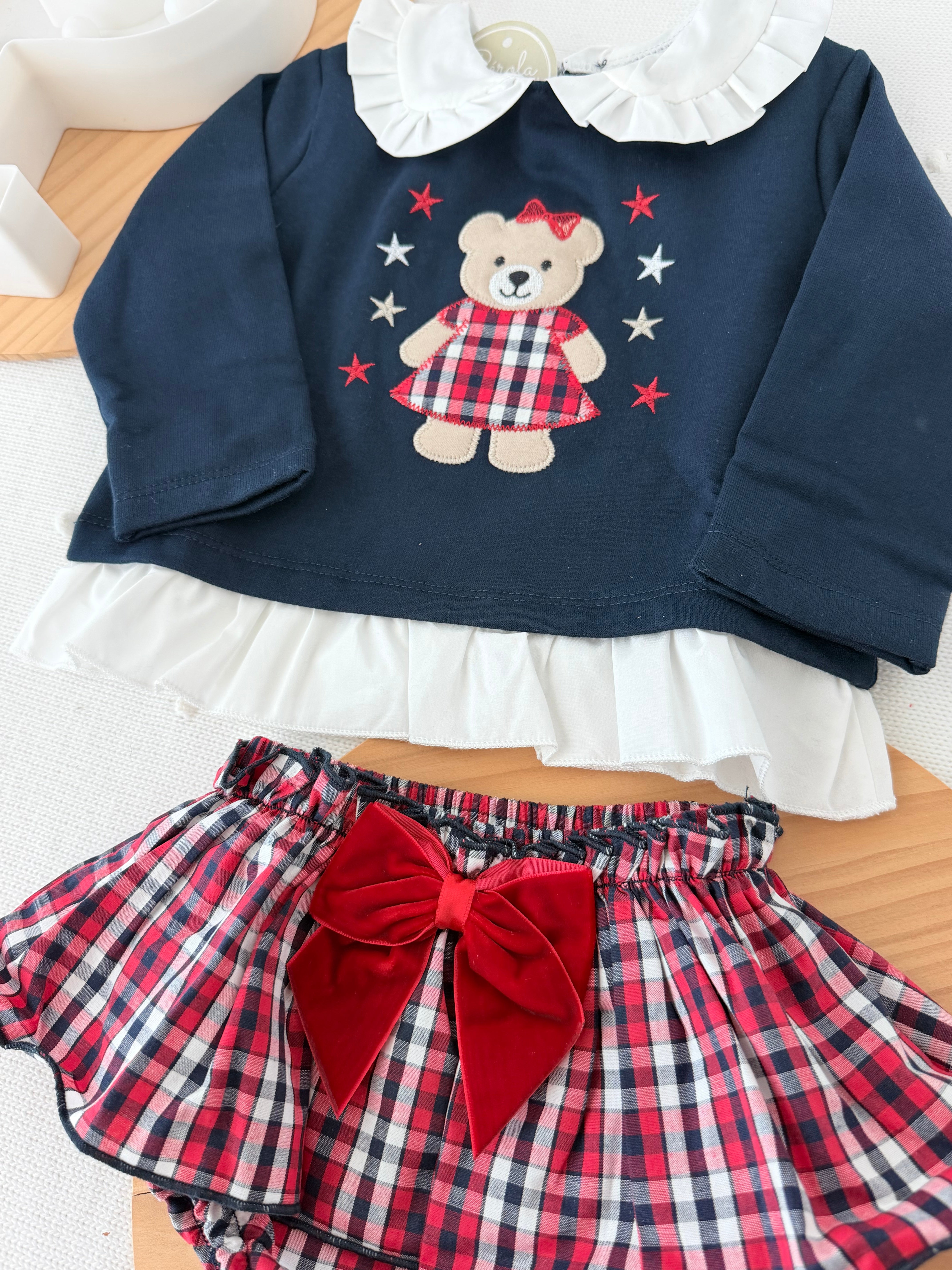 Conjunto ursinho xadrez:  camisola e saia/tapa fraldas