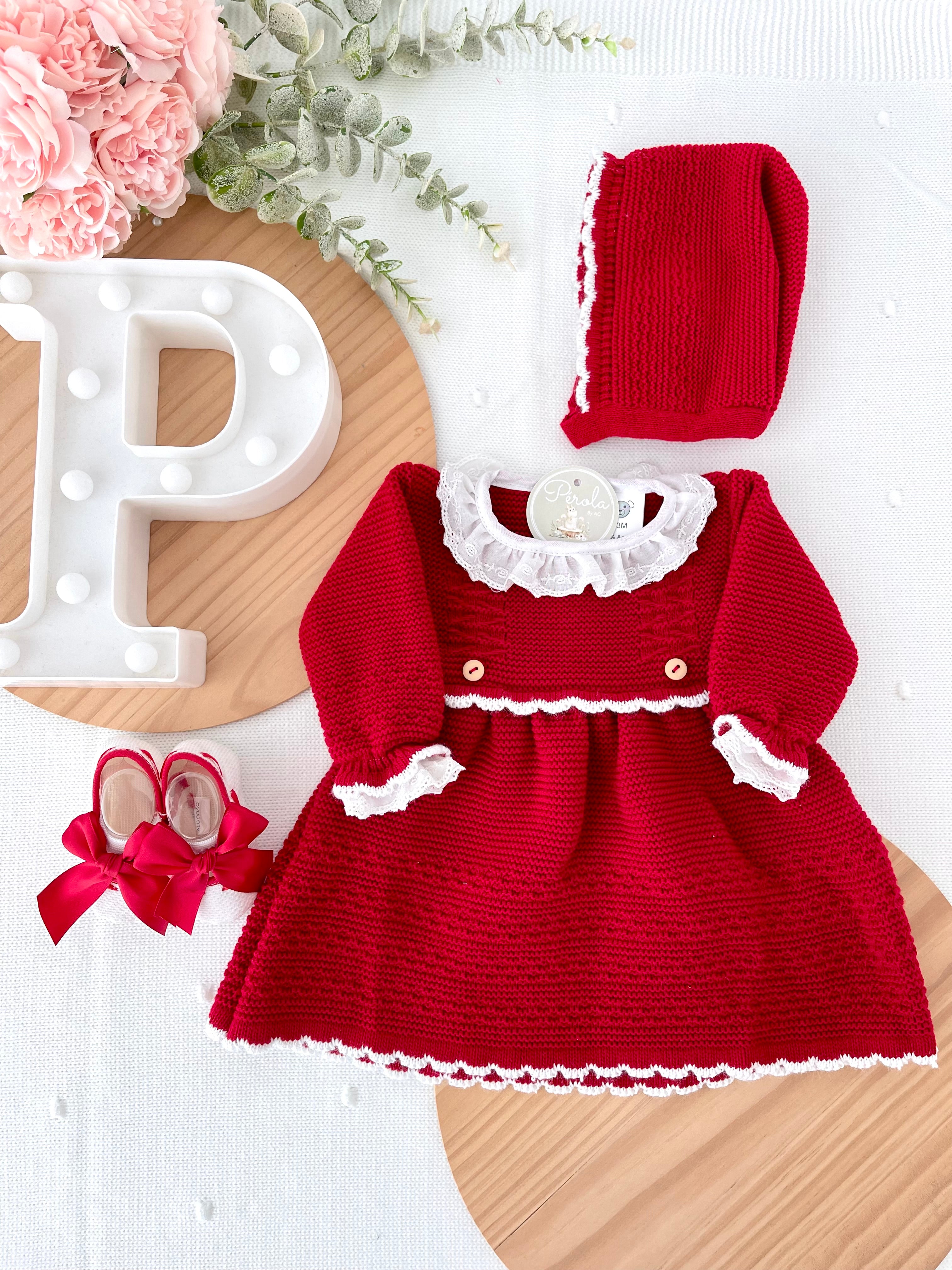 Conjunto em Malha Vermelha com Touca e Sapatinhos