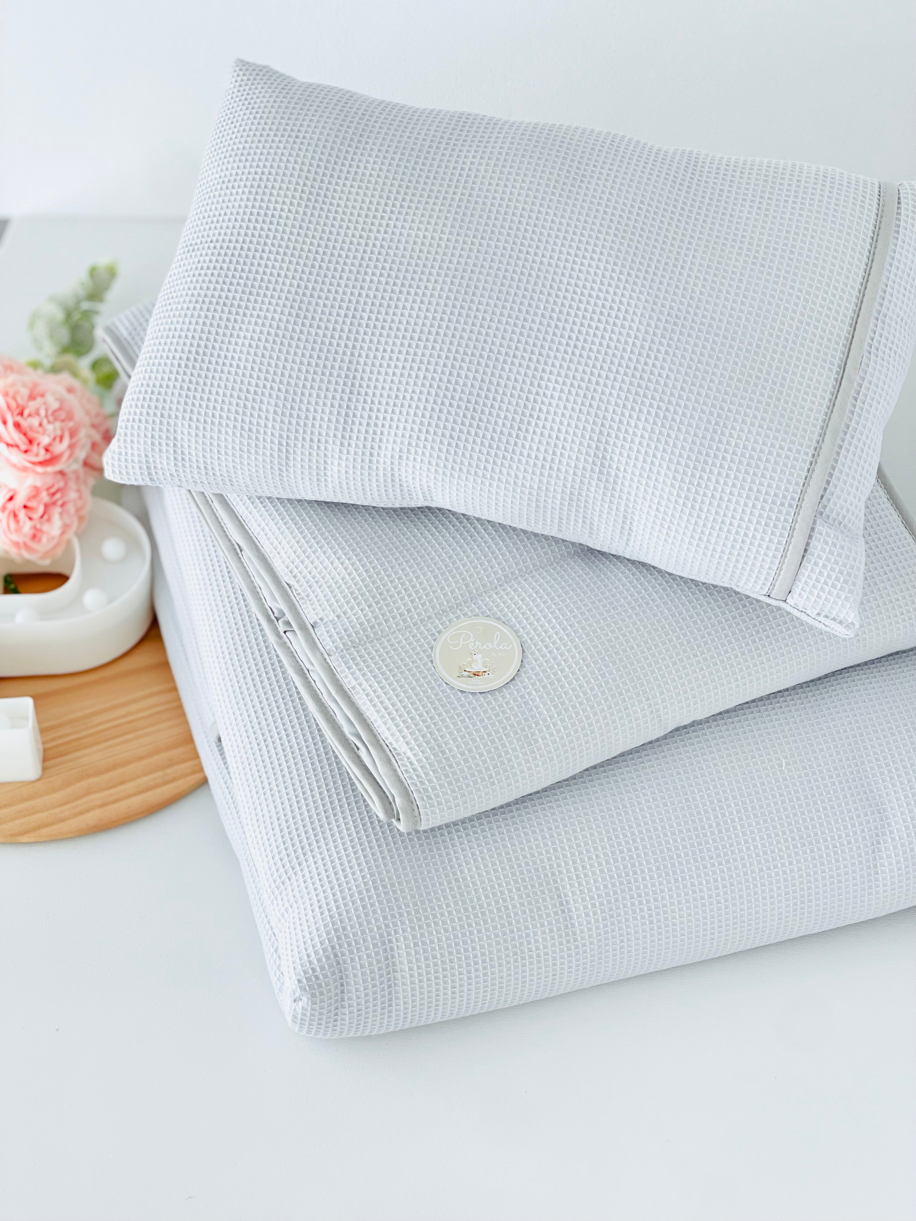 Conjunto Edredon para cama de grades: almofada, edredon e proteção lateral