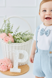 Conjunto cerimónia para menino: calções, camisa e laço