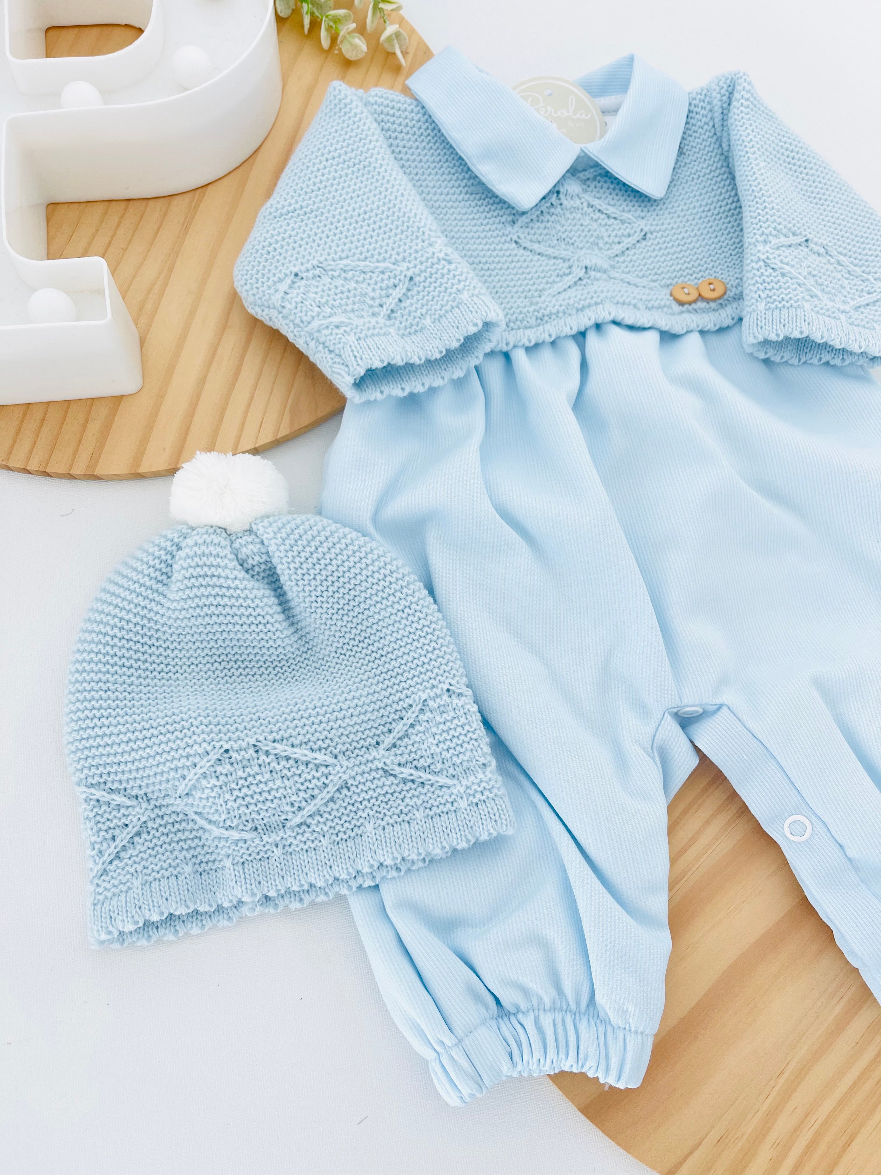 Conjunto quentinho: macacão e gorro