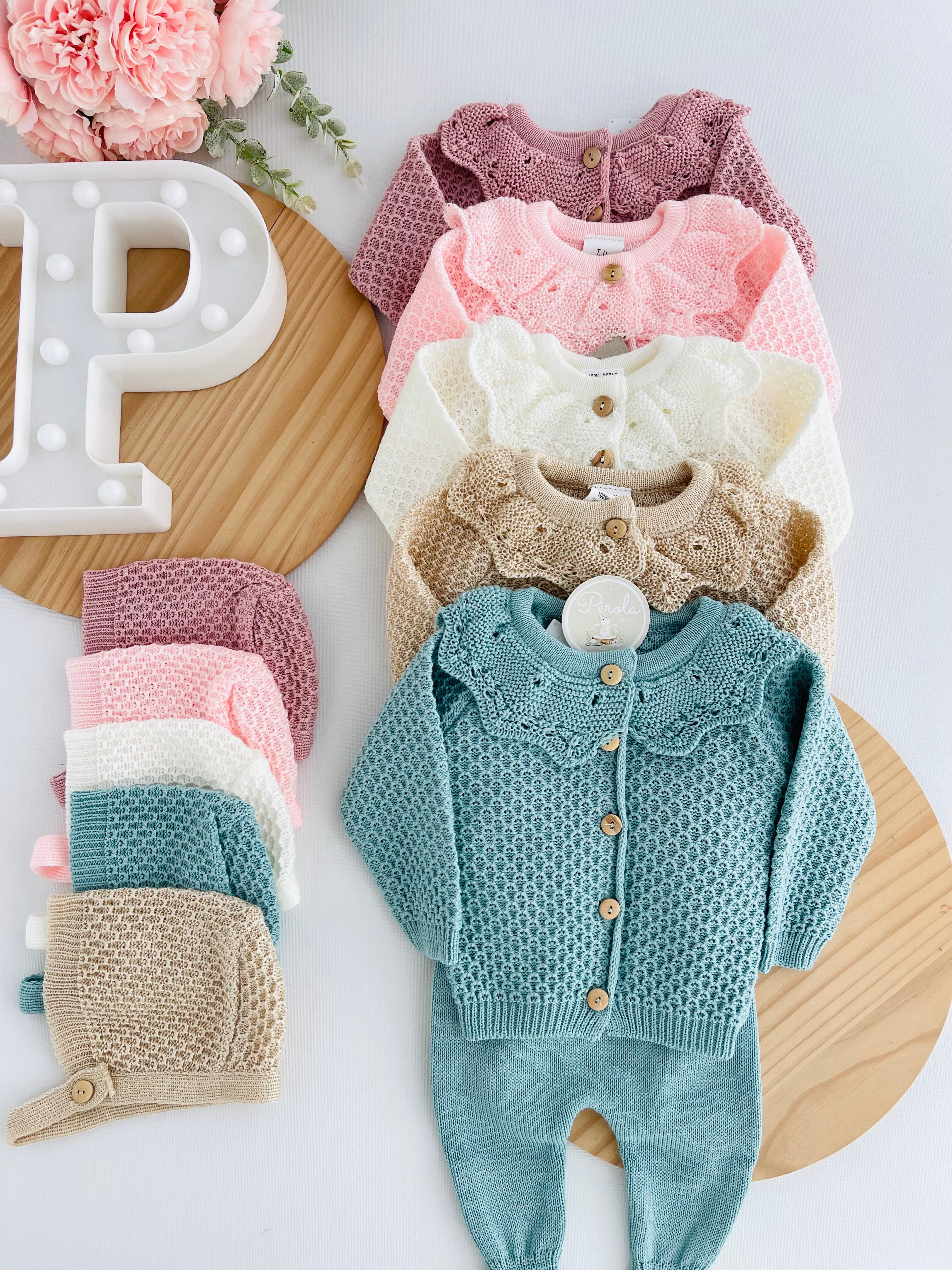 Conjunto malha com golinha: casaco, calças e touca- malha fina