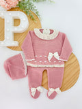 Conjunto rendinha rosa velho: camisola, calças e touca