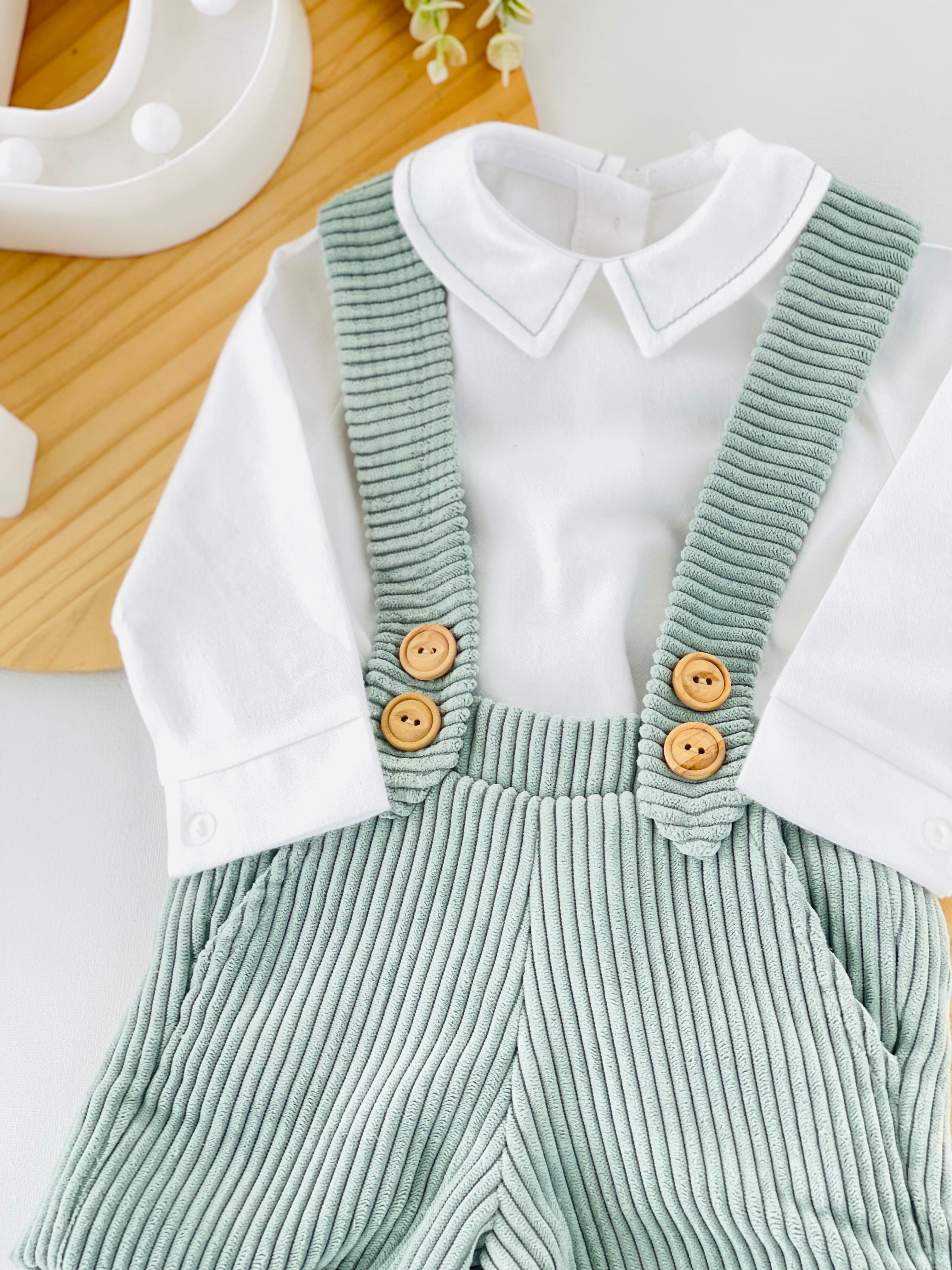 Conjunto elegante menino: calções e camisa em flanela