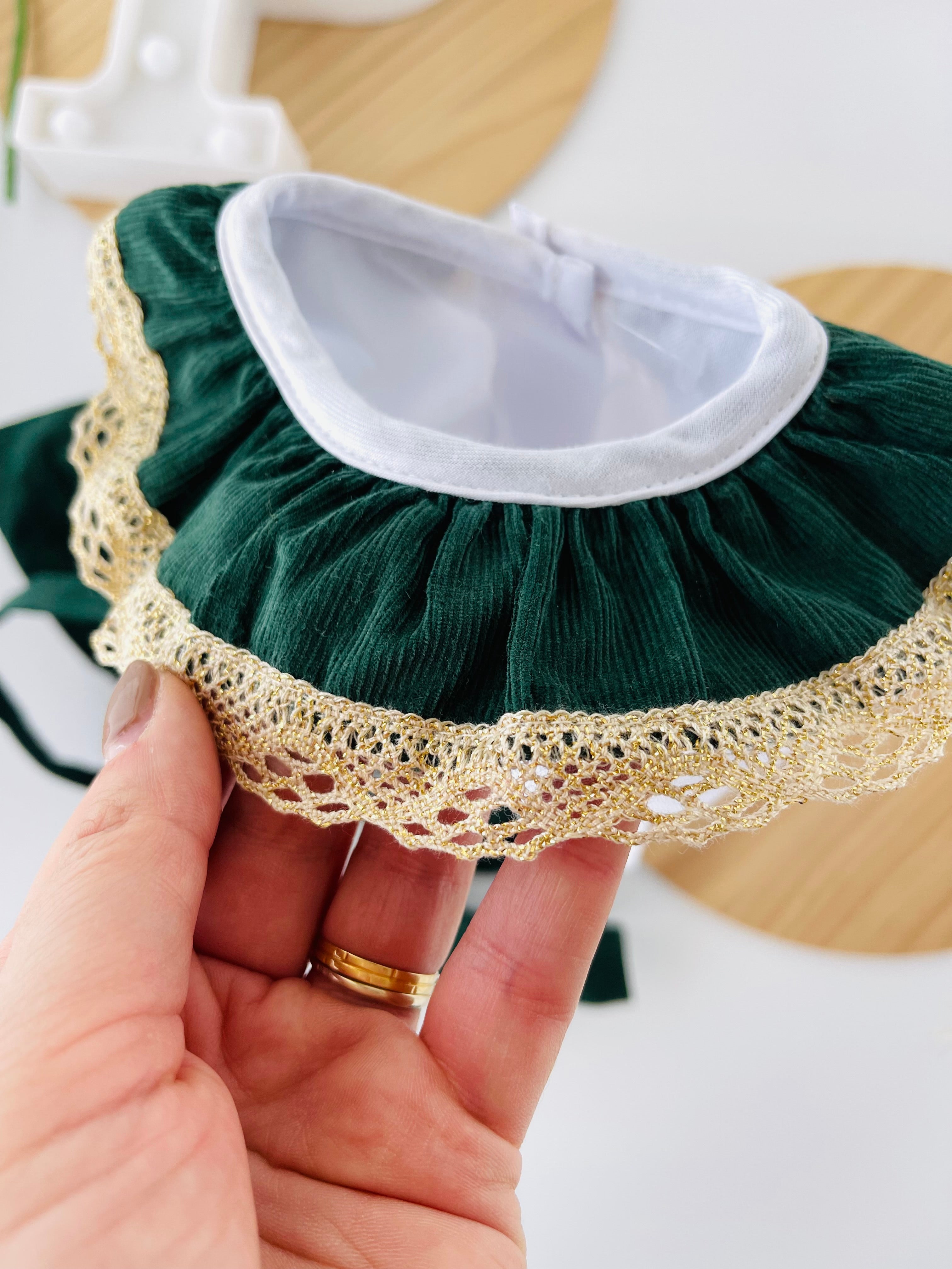 Conjunto renda dourada: blusa e saia com alças