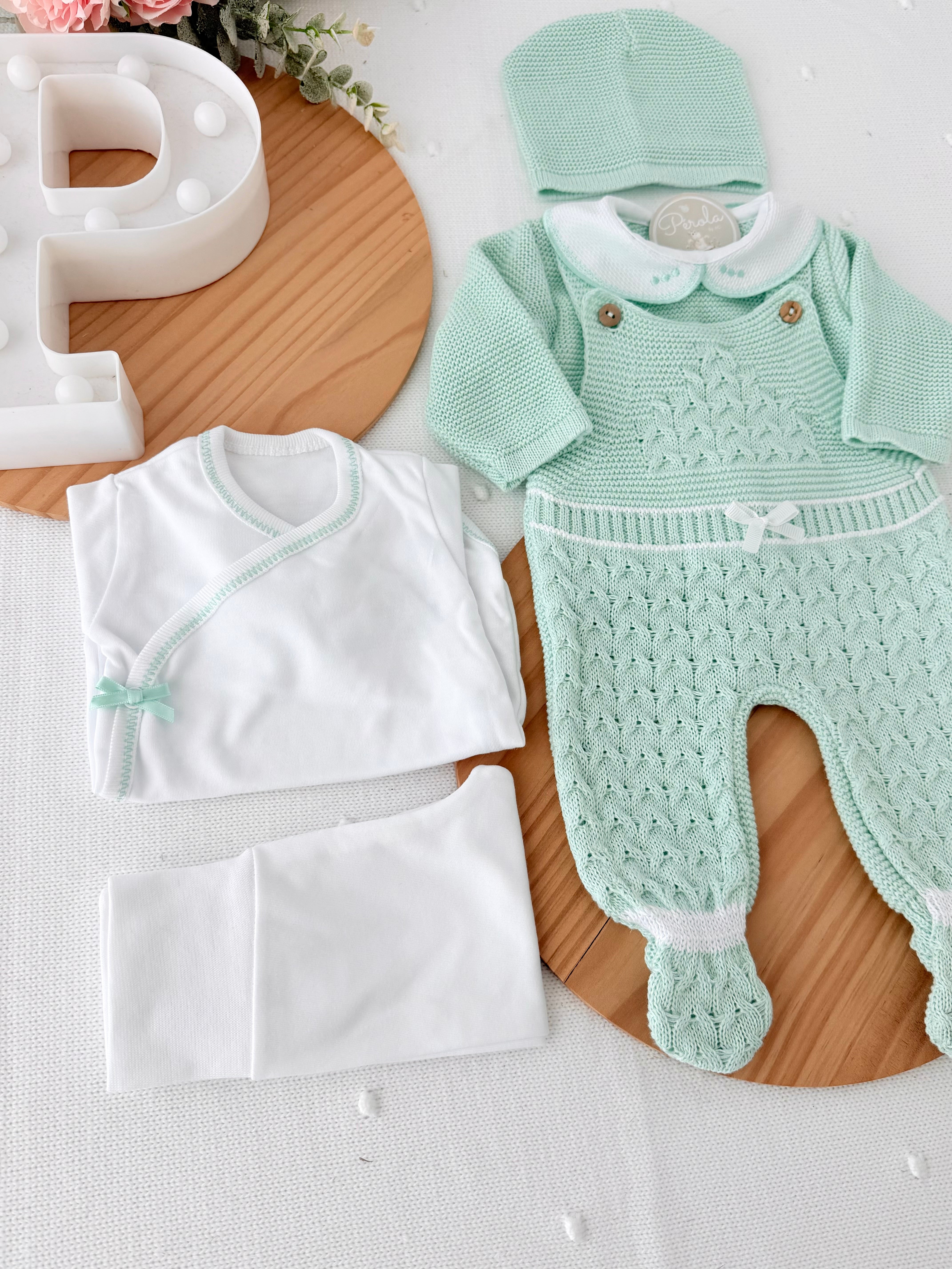 Pack saída de maternidade VERDE 5 peças: body, calças, jardineiras, camisola e gorro