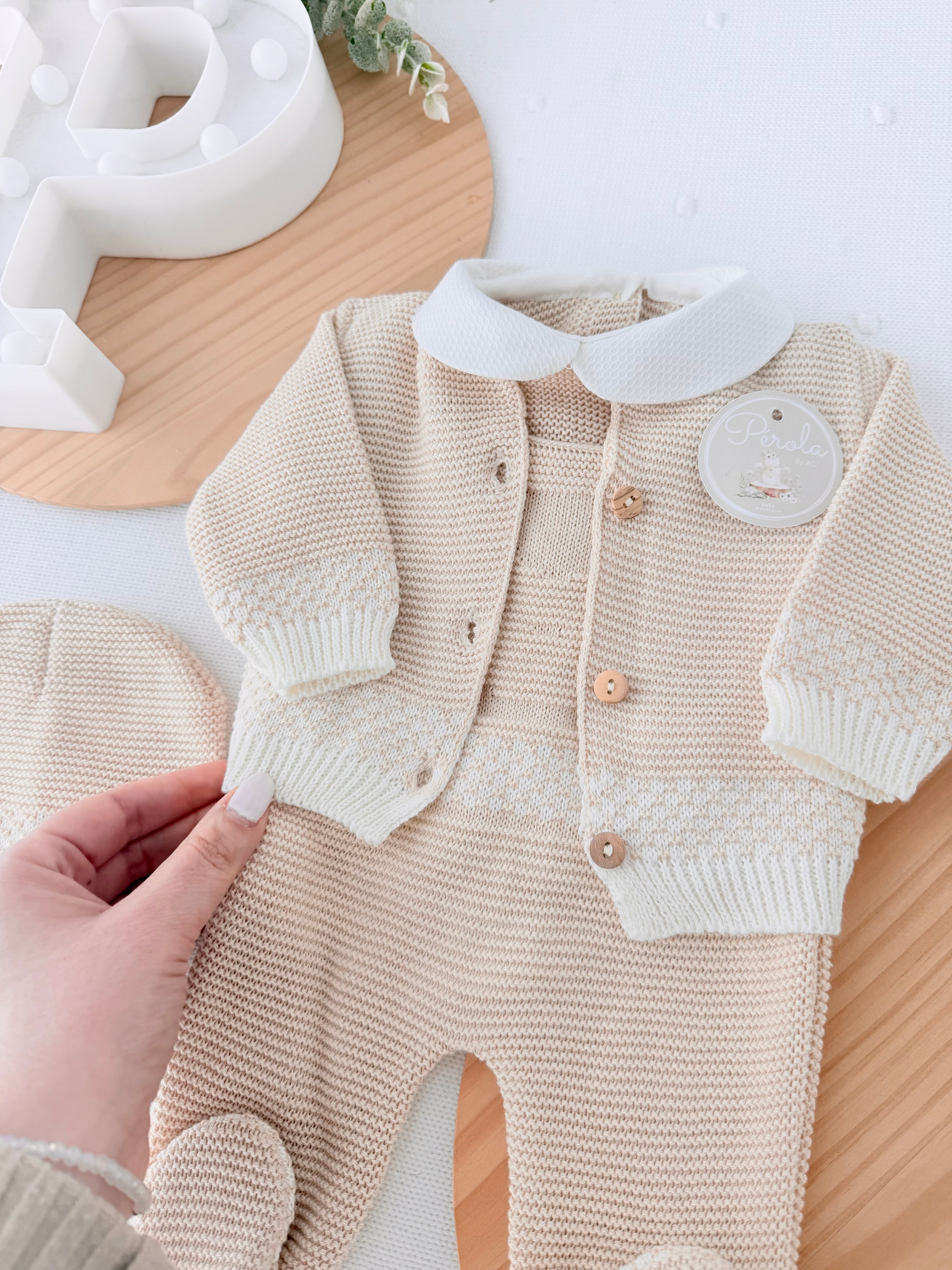 Saída de maternidade ursinho- casaco, jardineiras, camisola e gorro