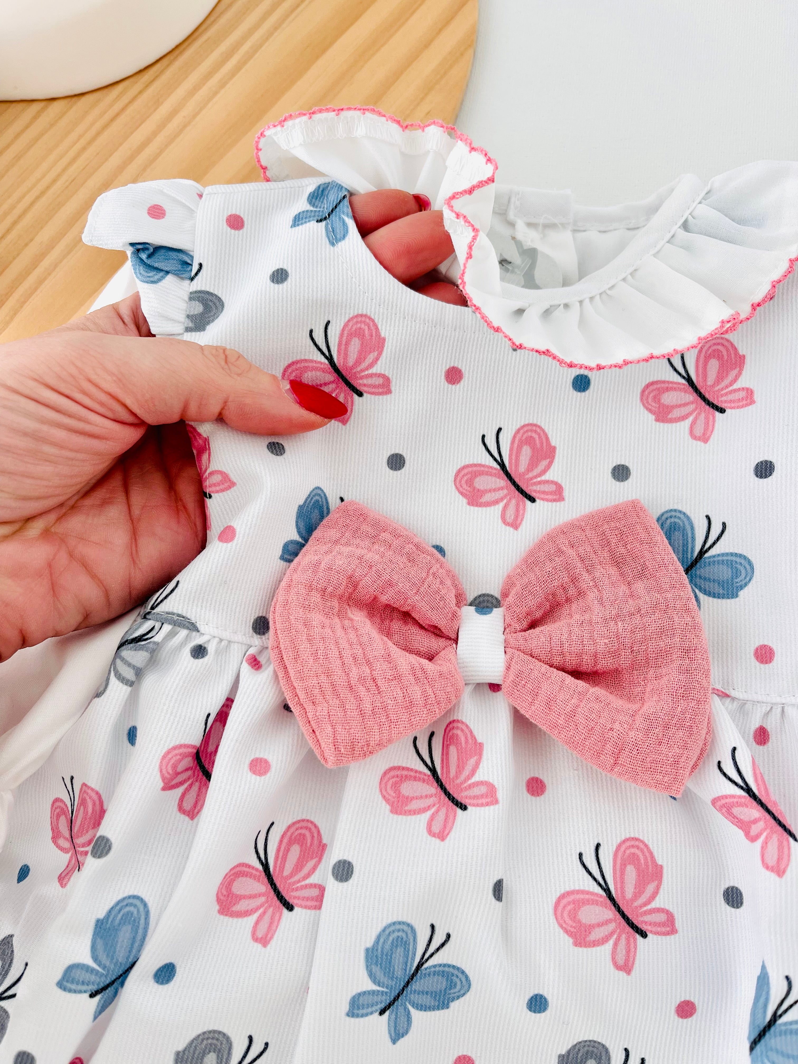 Vestido e blusa com borboletas