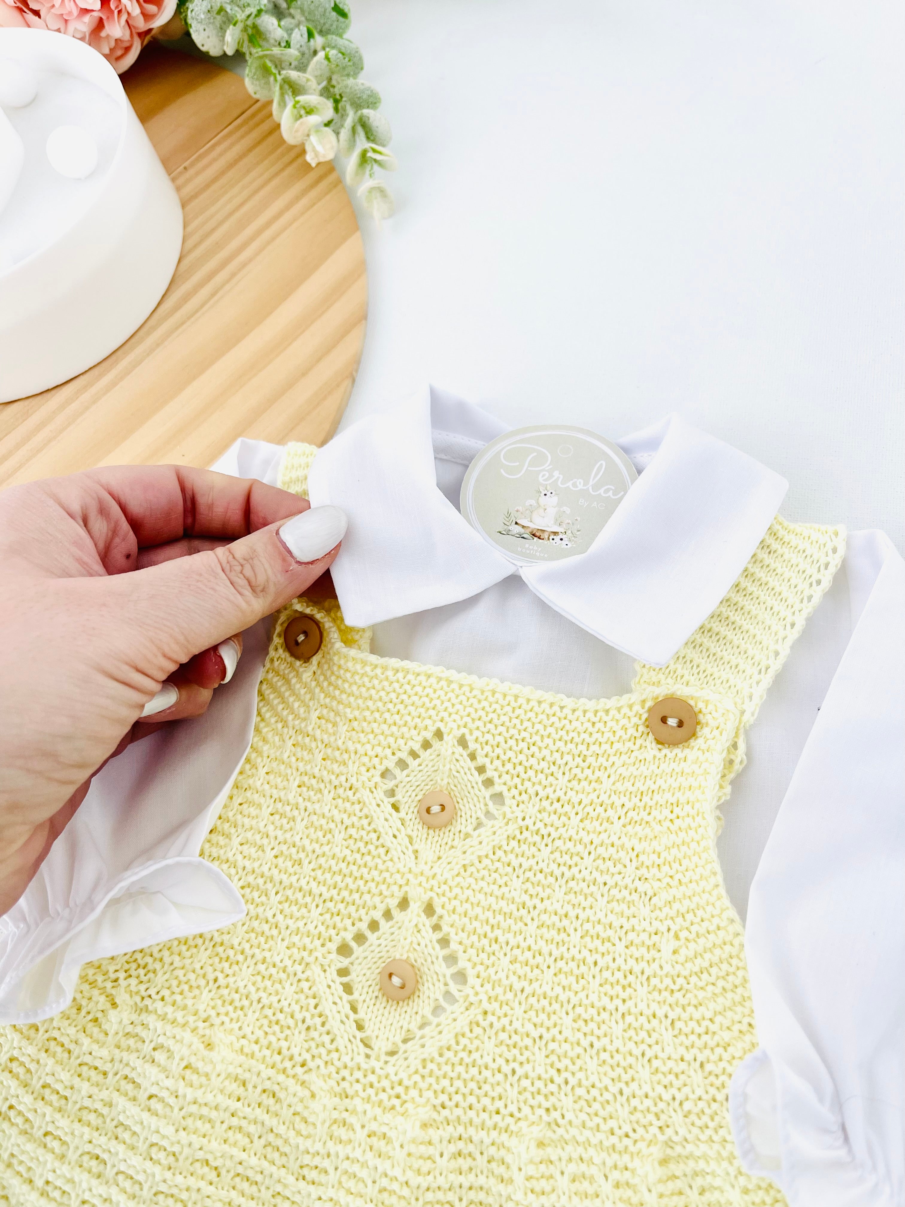 Saída de maternidade: camisa, gorro e jardineiras com pé - 100% algodão