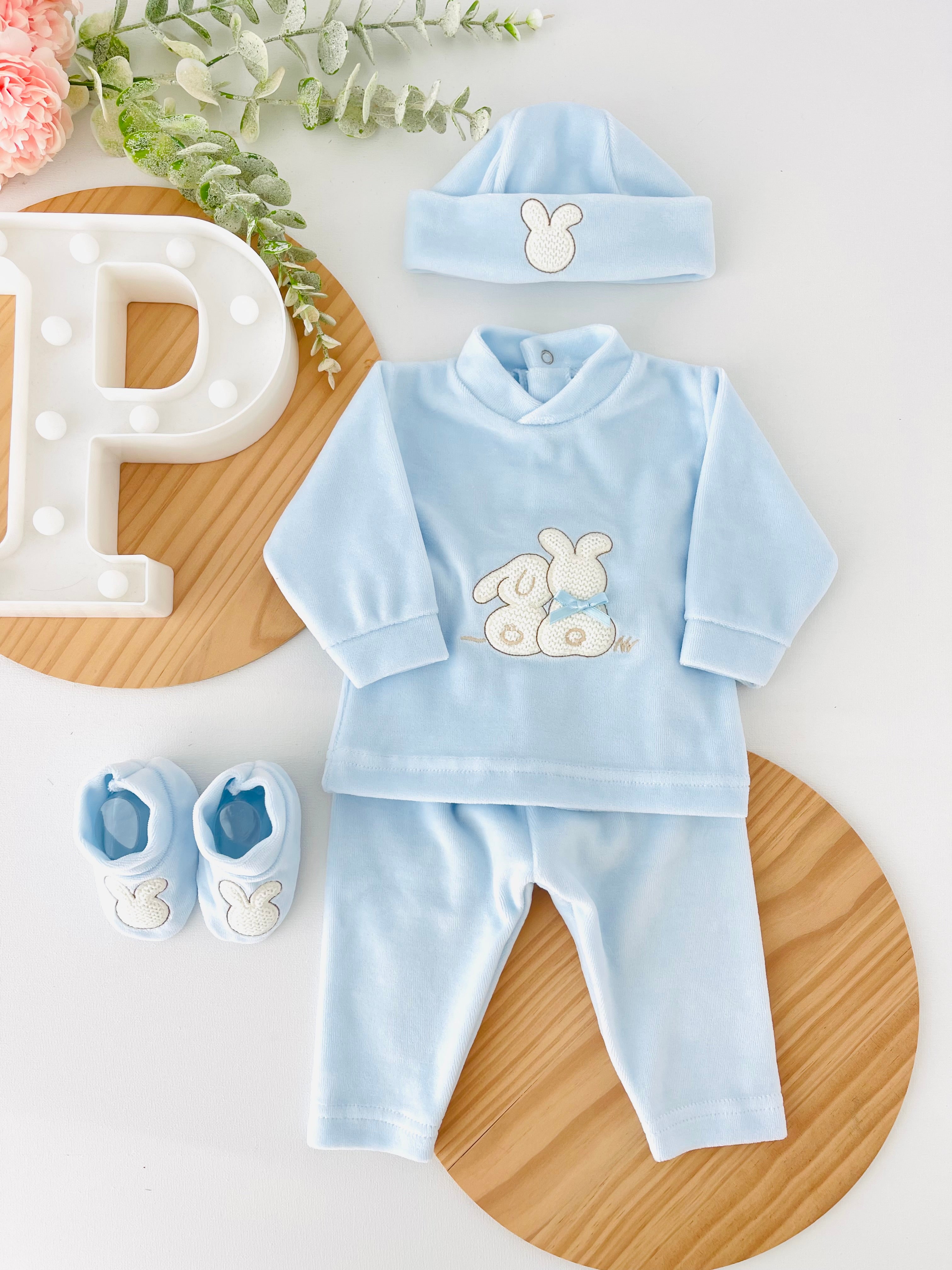 Conjunto em veludo 4 peças tema coelhinho : calças, camisola, carapins e gorro