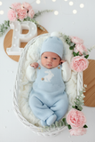 Conjunto coelhinho: jardineiras, camisola e gorro