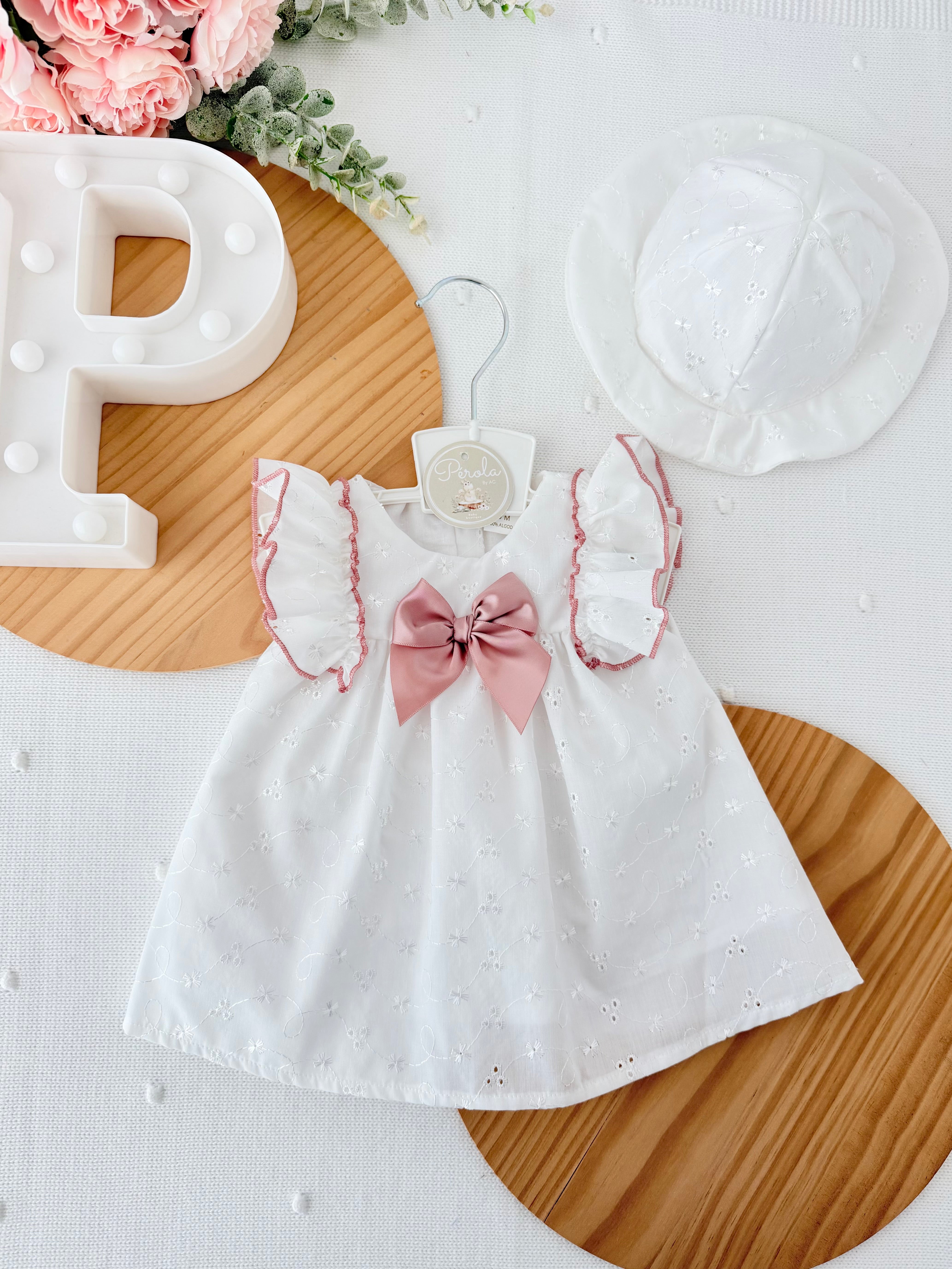 Vestido e chapéu