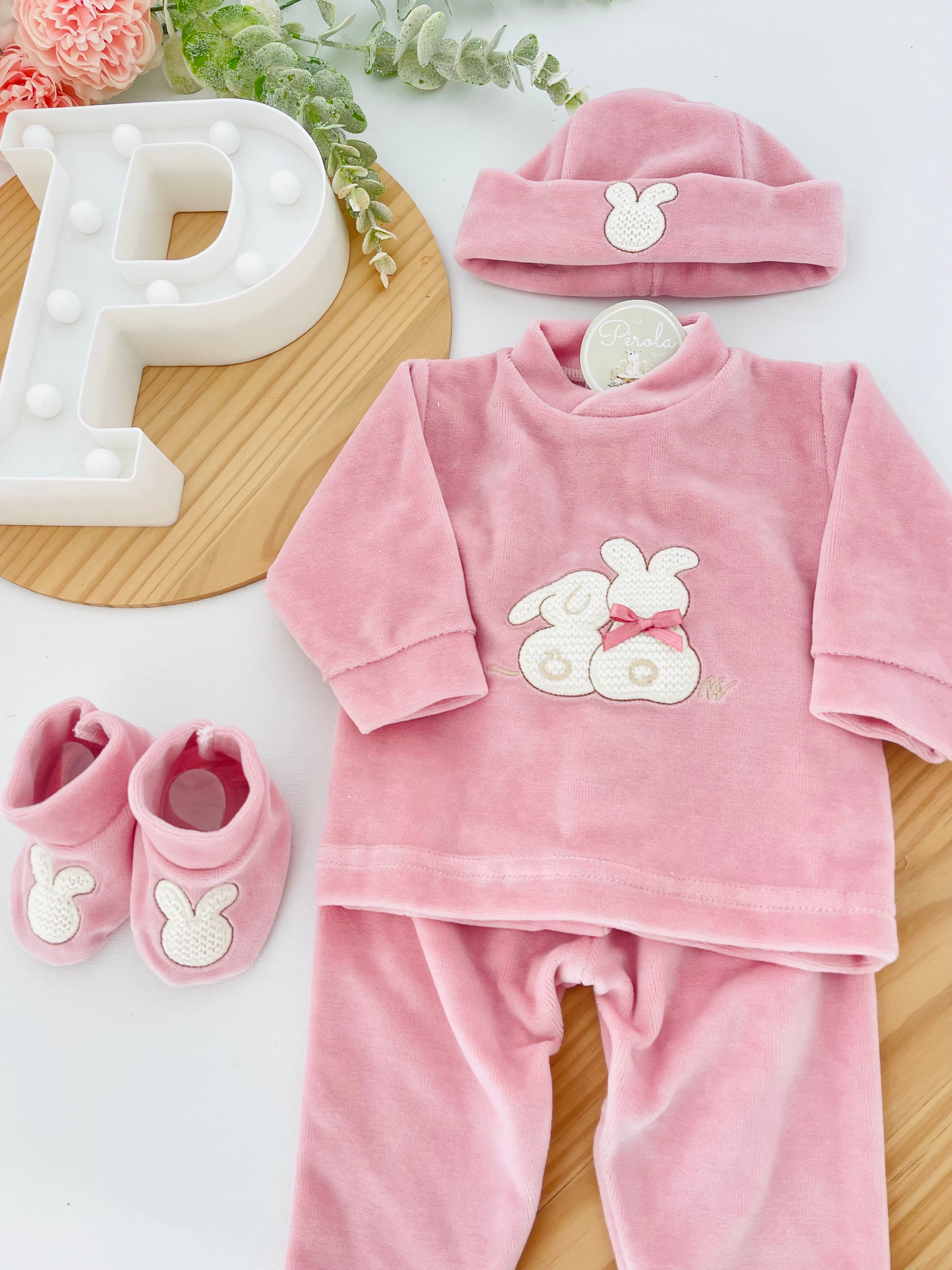 Conjunto em veludo 4 peças tema coelhinho : calças, camisola, carapins e gorro