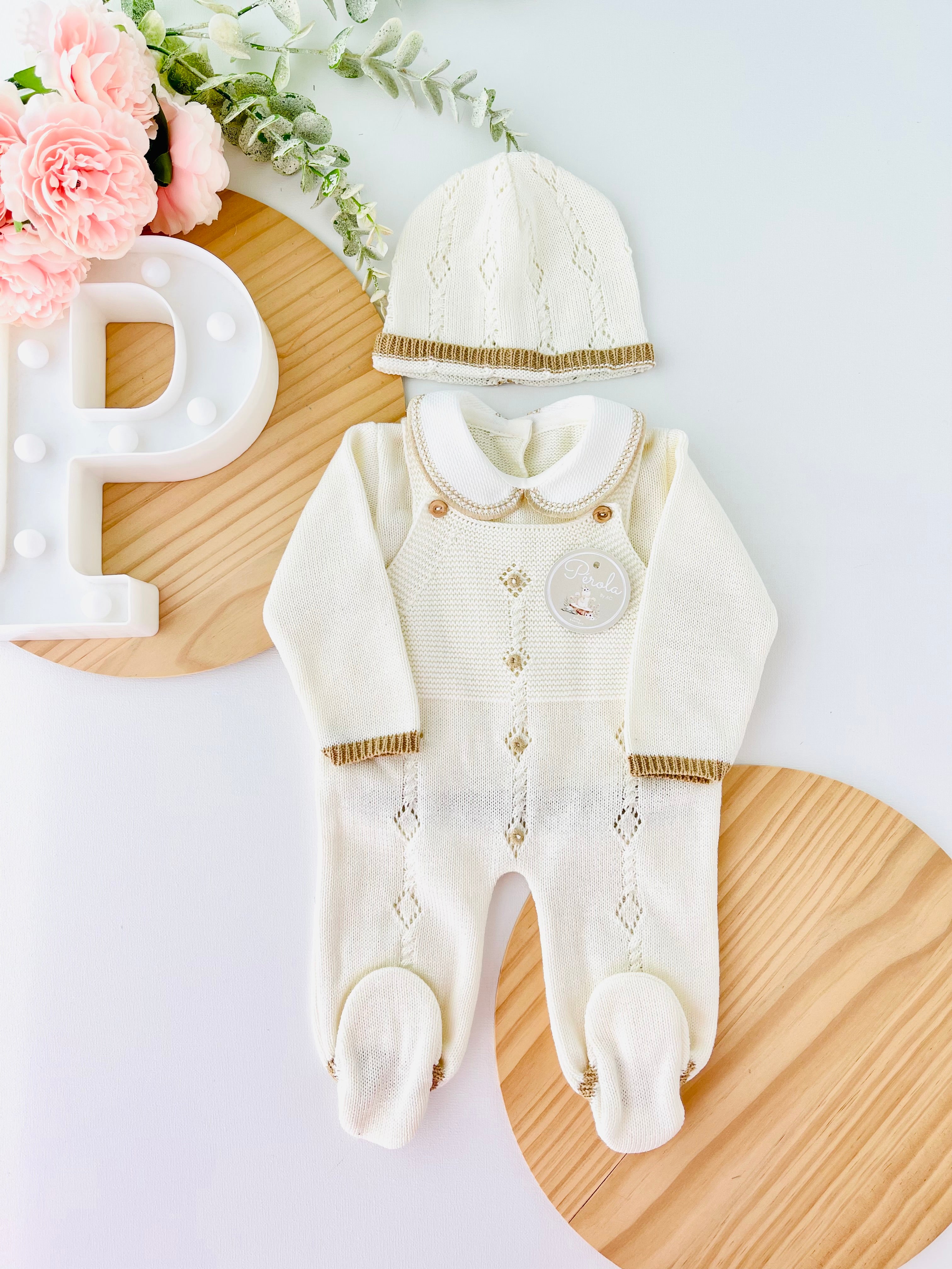 Saída de maternidade algodão doce: jardineiras, camisola e gorro - 100% algodão