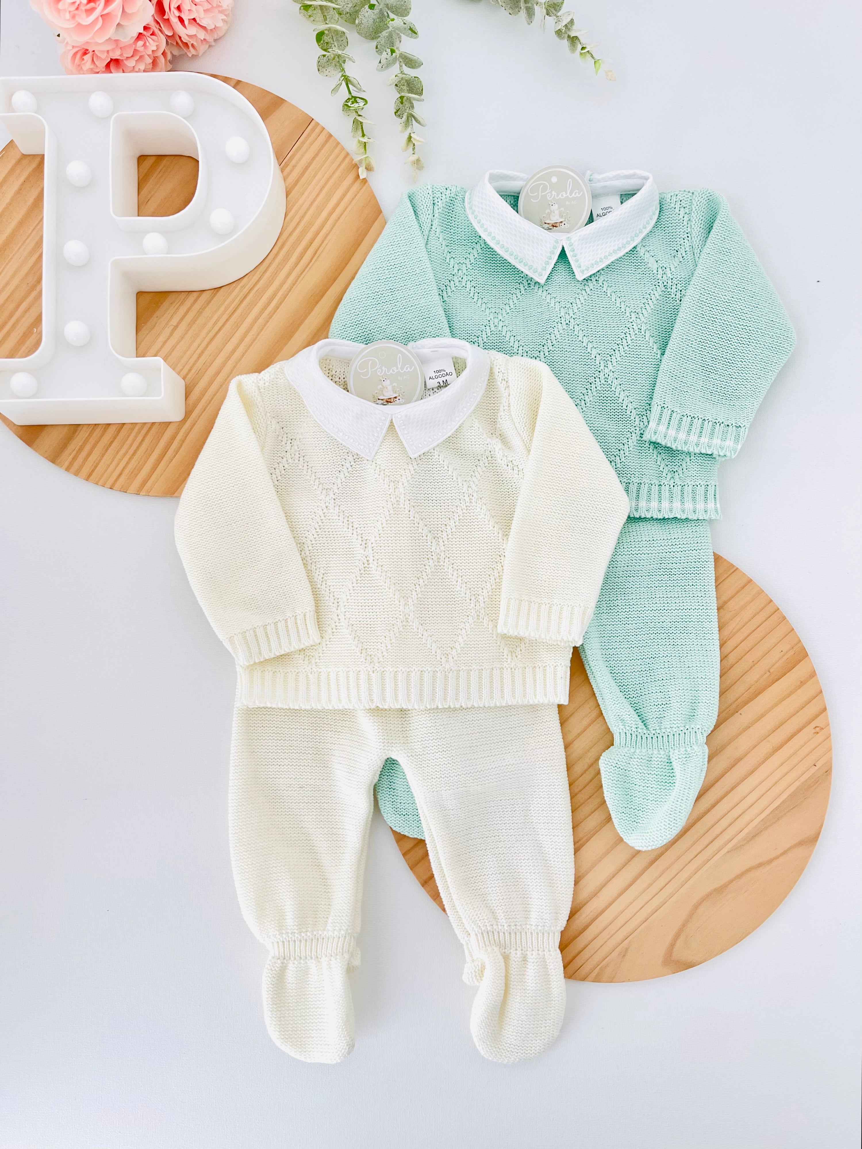 Conjunto losango: camisola com gola de camisa e calças