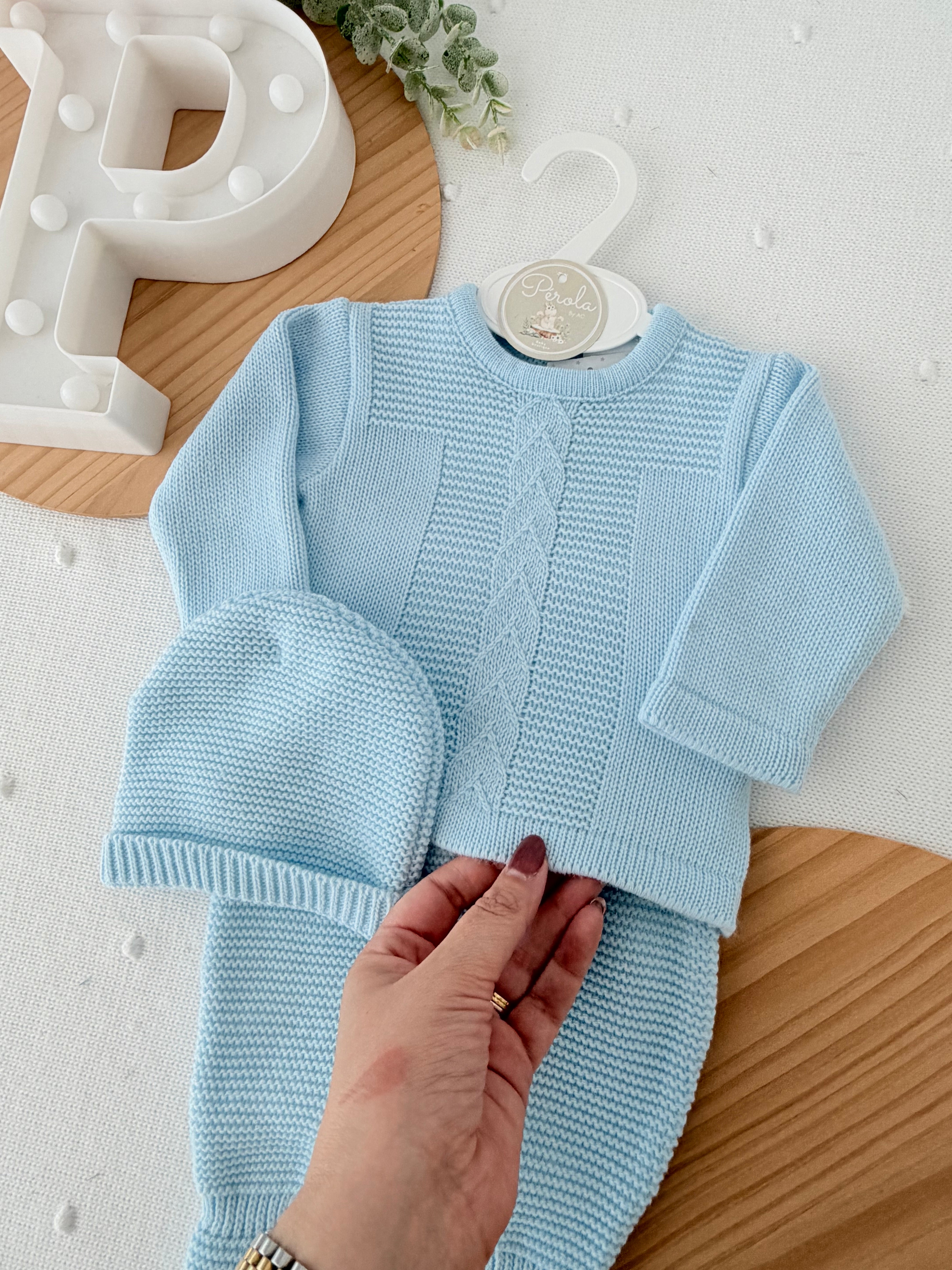 Conjunto tricot sonho : calças, camisola e gorro