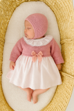 Vestido e touca rosa velho
