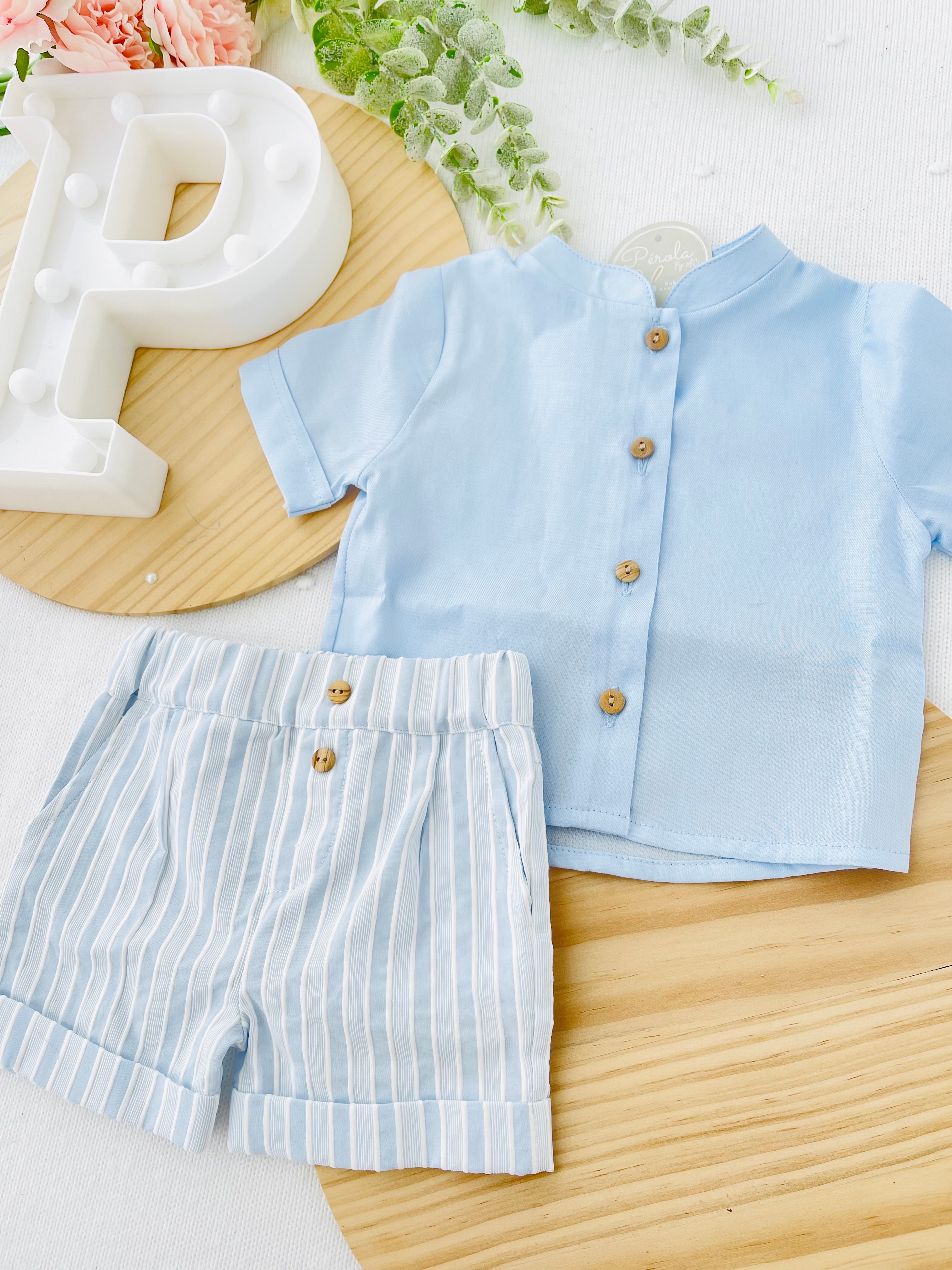 Camisa e calções riscas