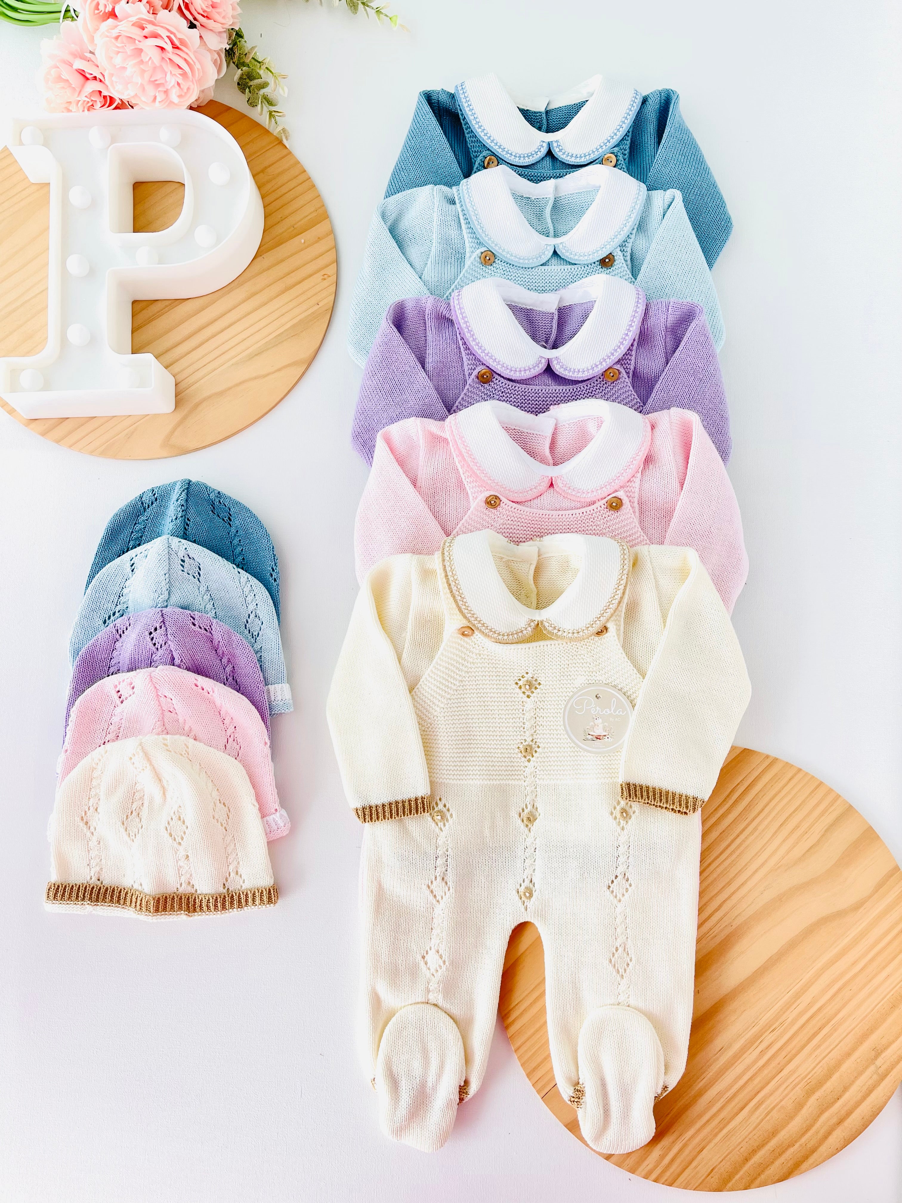 Saída de maternidade algodão doce: jardineiras, camisola e gorro - 100% algodão