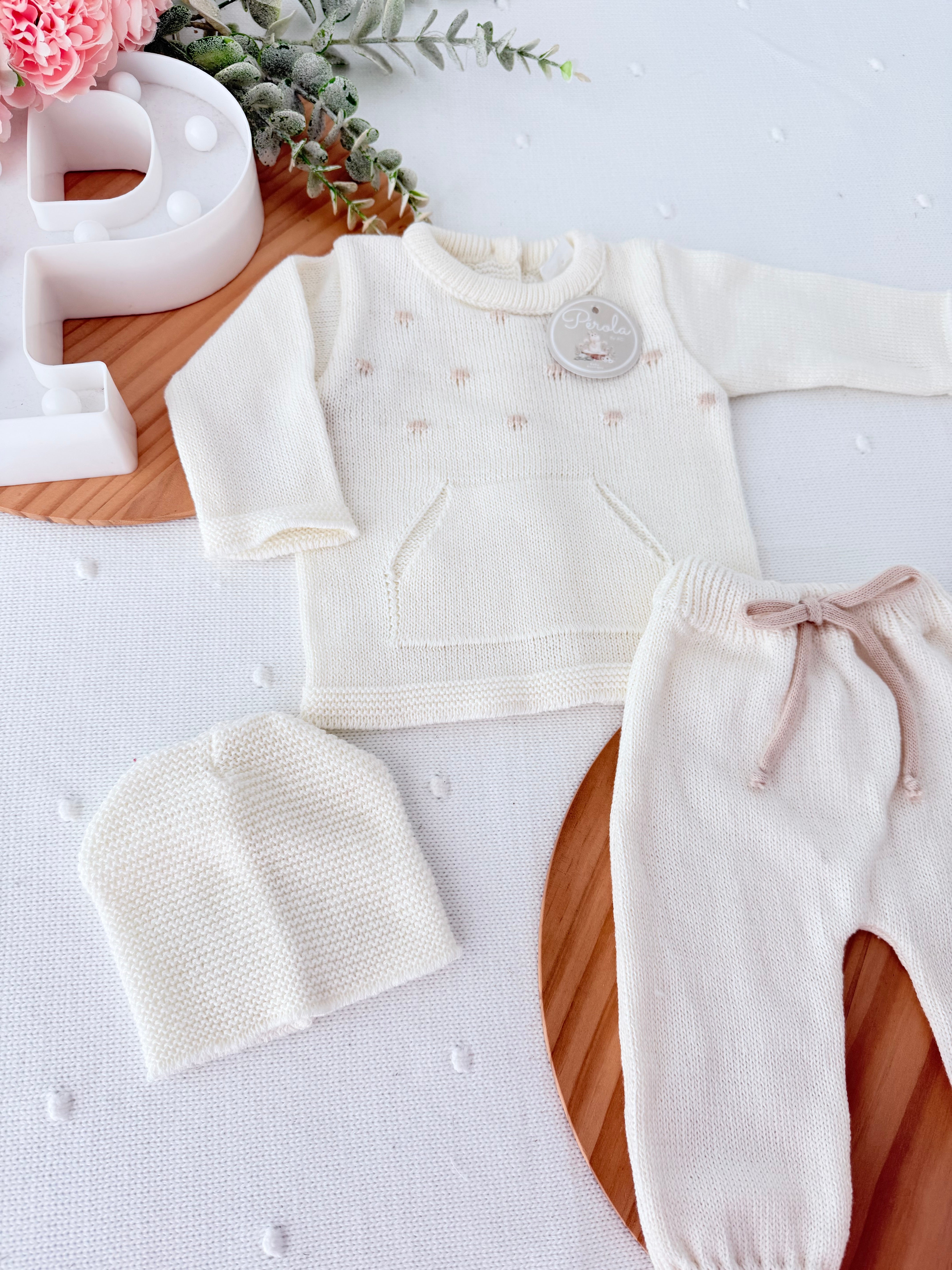 Conjunto Bebé: Camisola, Calças e Gorro 1M