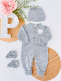 Conjunto bolinhas: macacão, gorro e carapins de malha