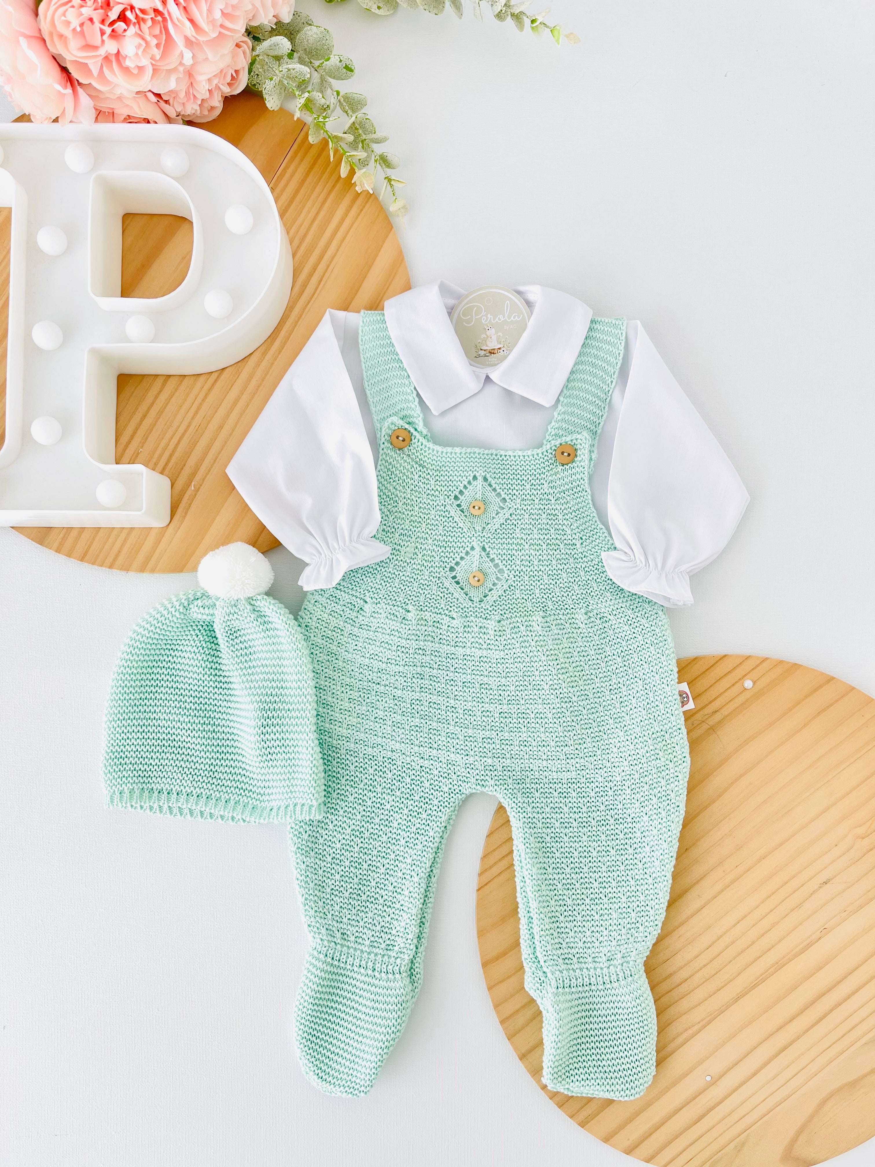 Saída de maternidade: camisa, gorro e jardineiras com pé - 100% algodão