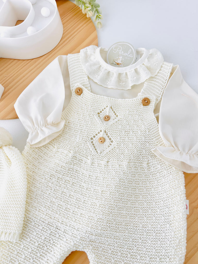 Saída de maternidade: blusa, gorro e jardineiras pé
