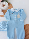 Saída de maternidade azul : jardineiras, camisola e gorro malha quentinha