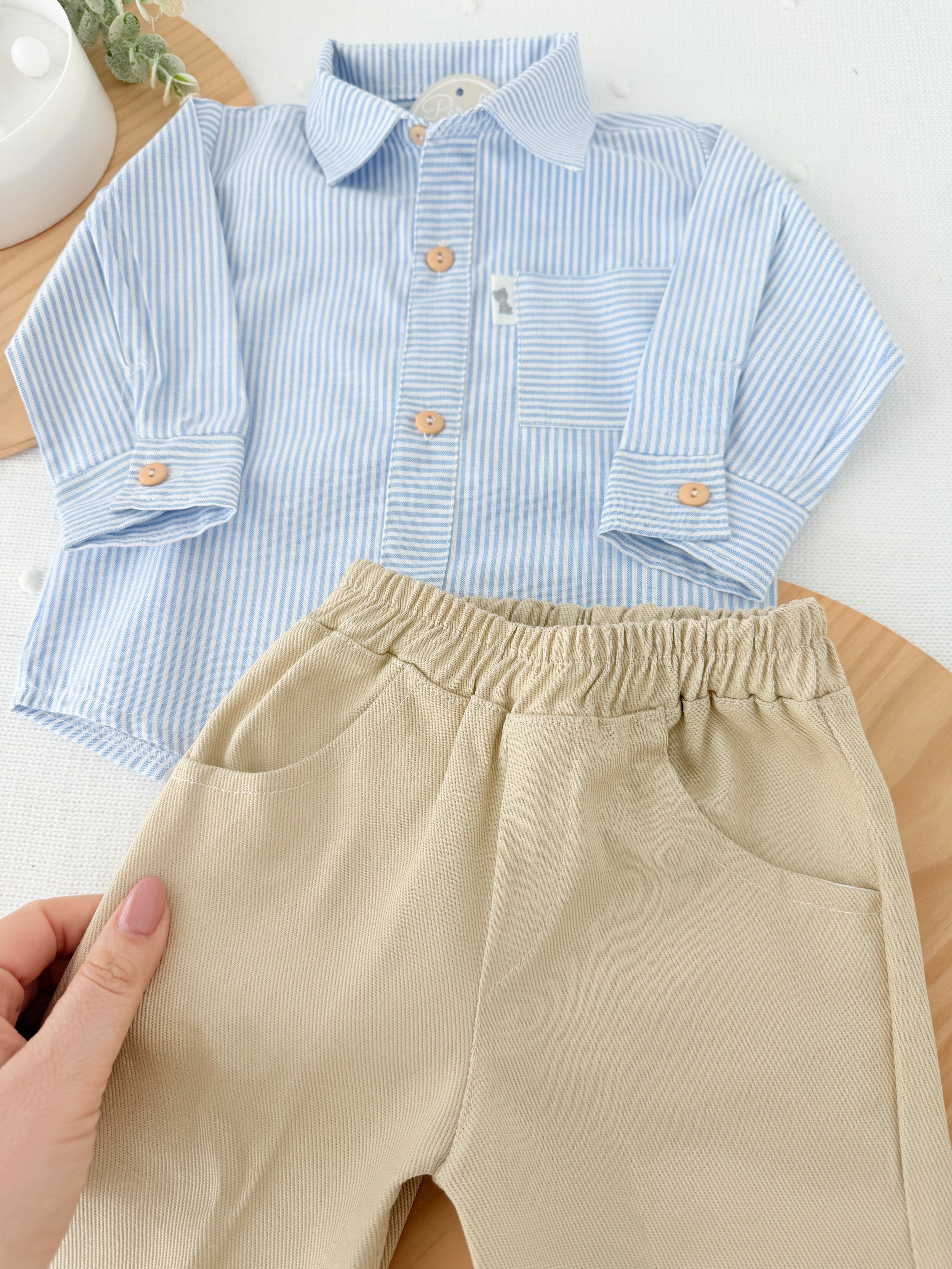 Conjunto menino riscas: camisa riscas e calças