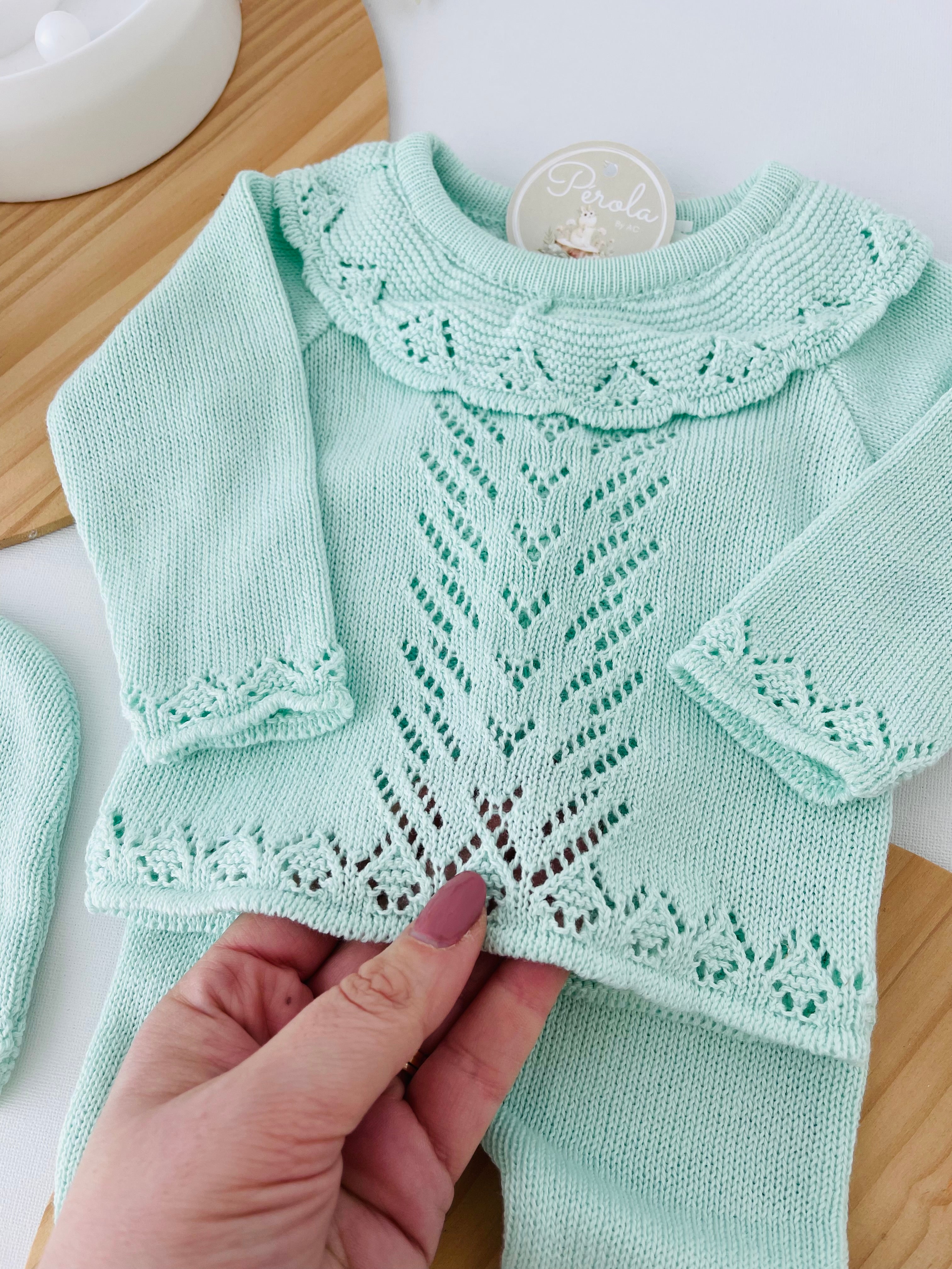 Conjunto malha com golinha: camisola, calças e touca