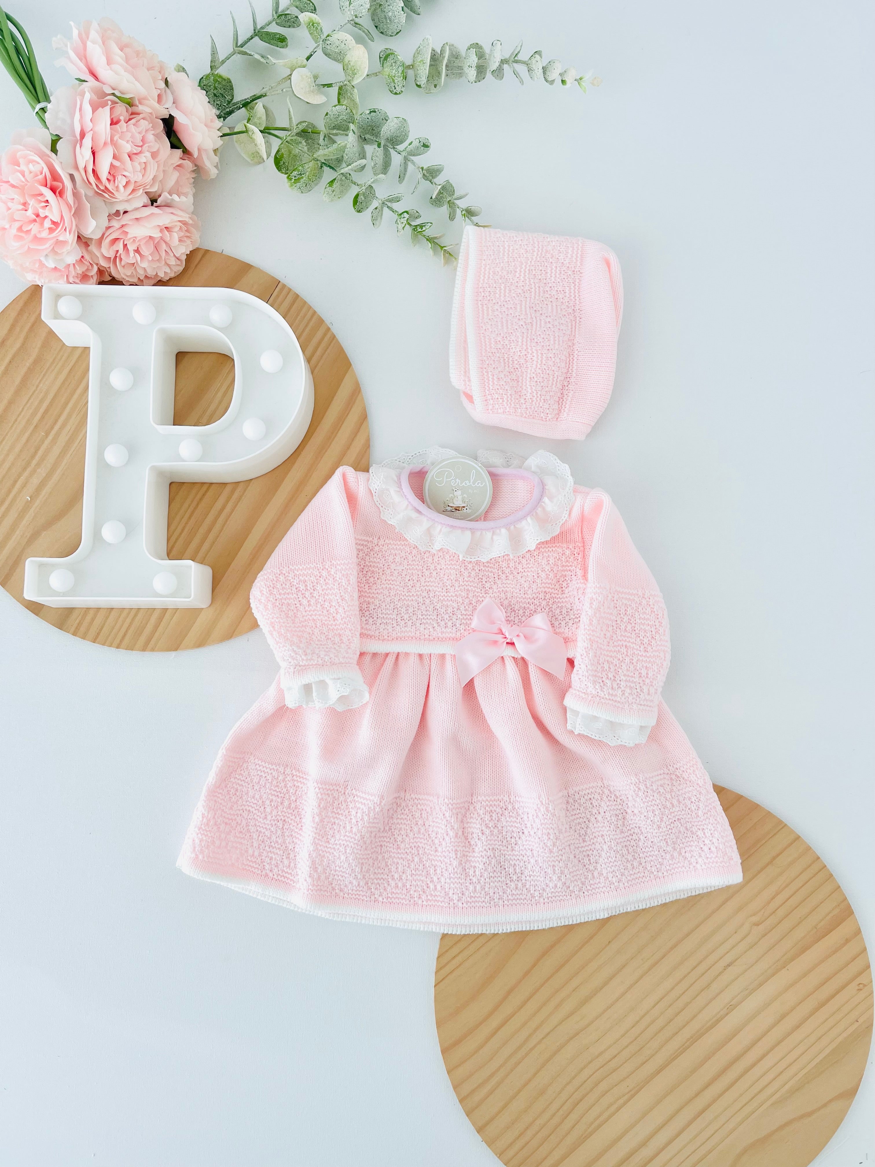 Vestido e touca Rosa