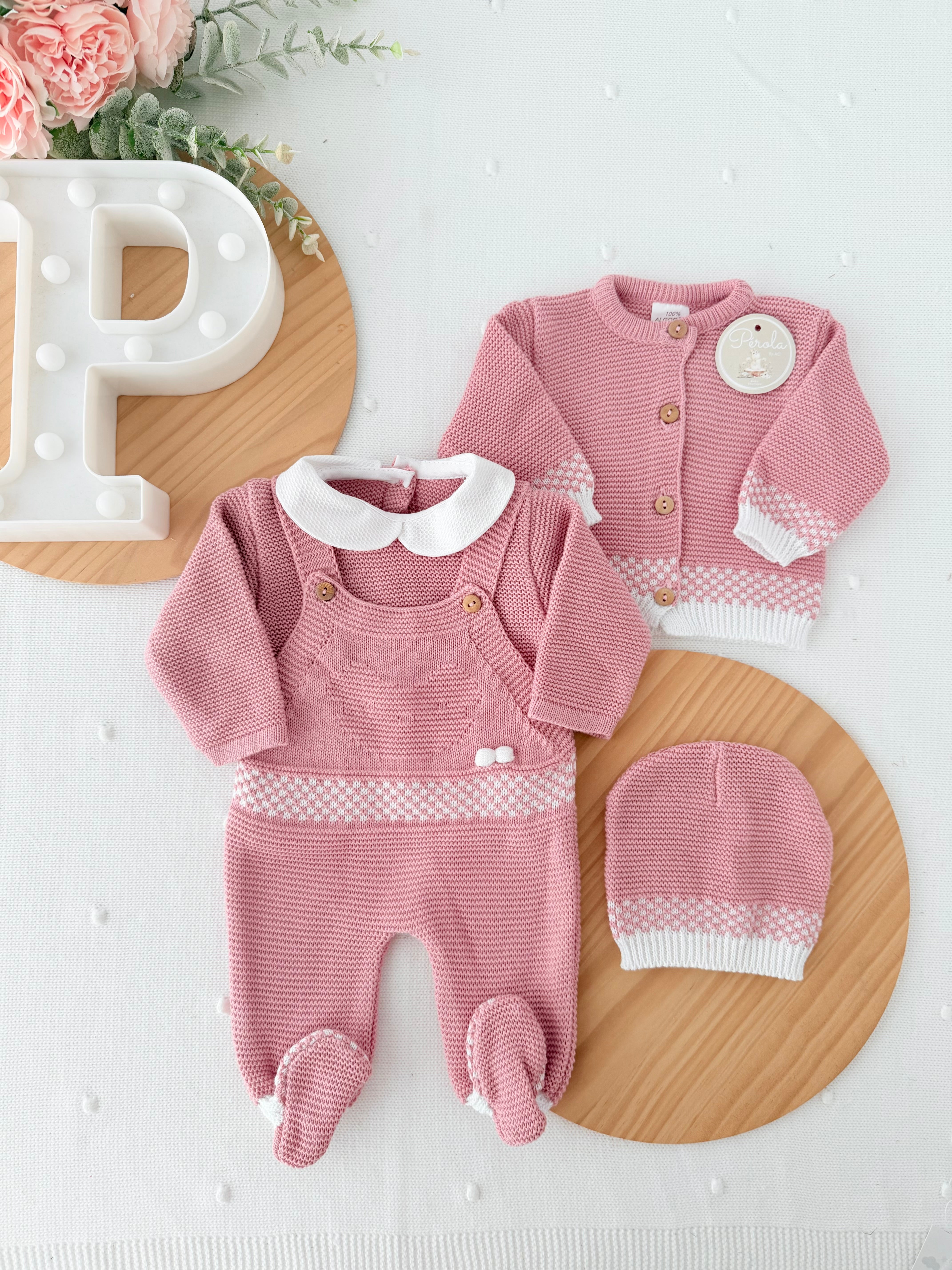 Saída de maternidade ursinho- casaco, jardineiras, camisola e gorro