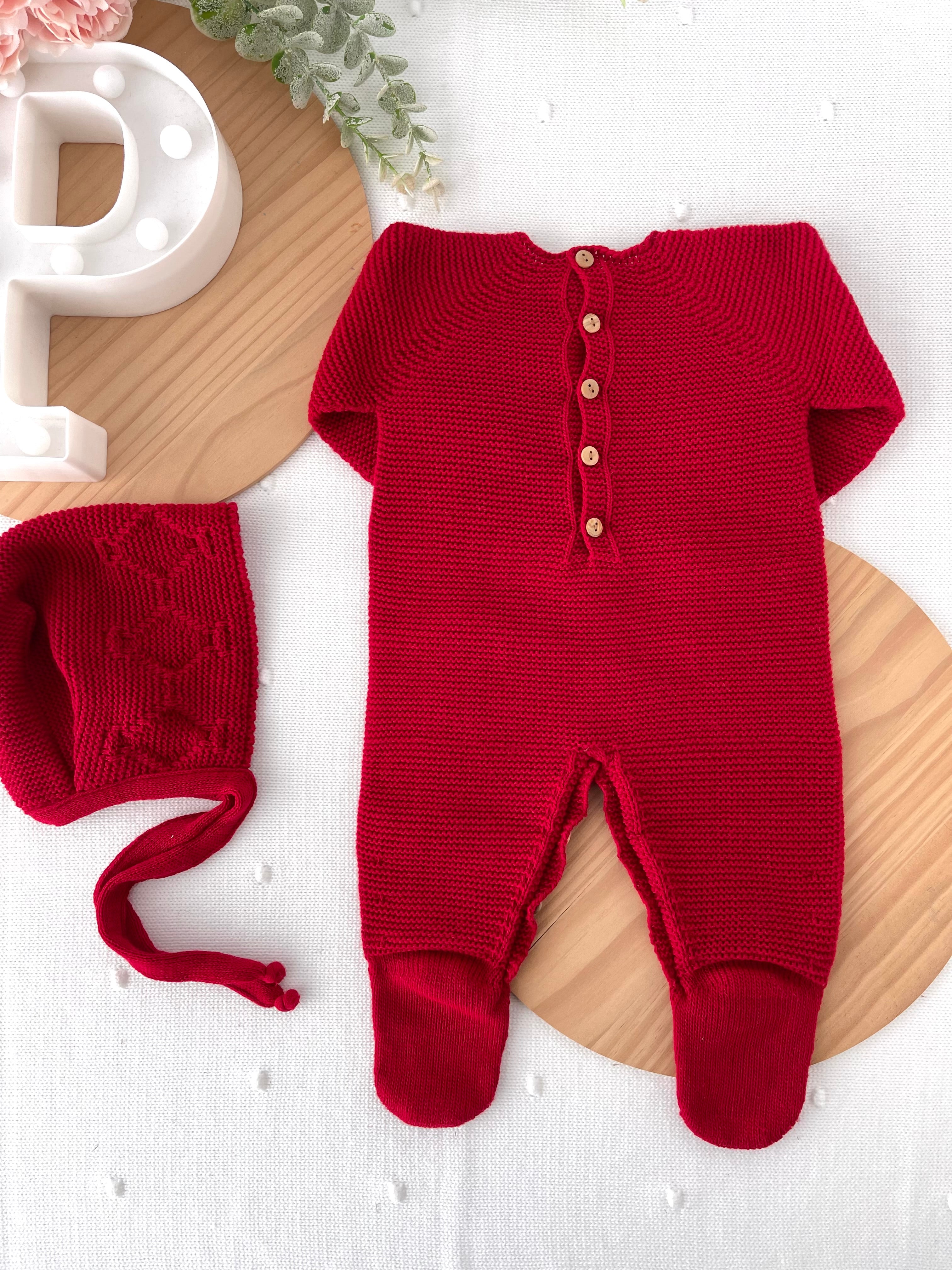 Saída de maternidade vermelho: Babygrow e touca