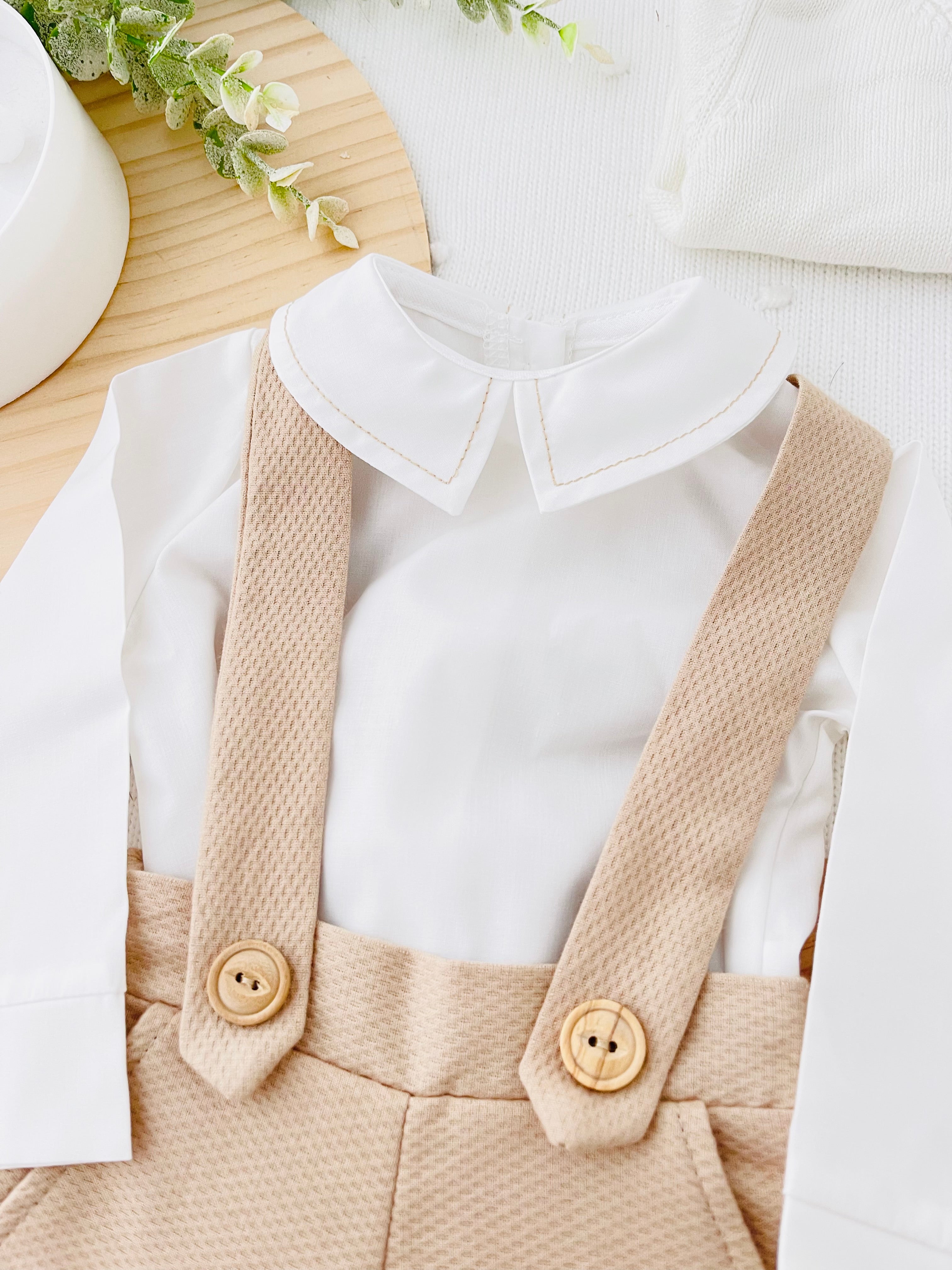 Conjunto menino em Bege: calções e camisa