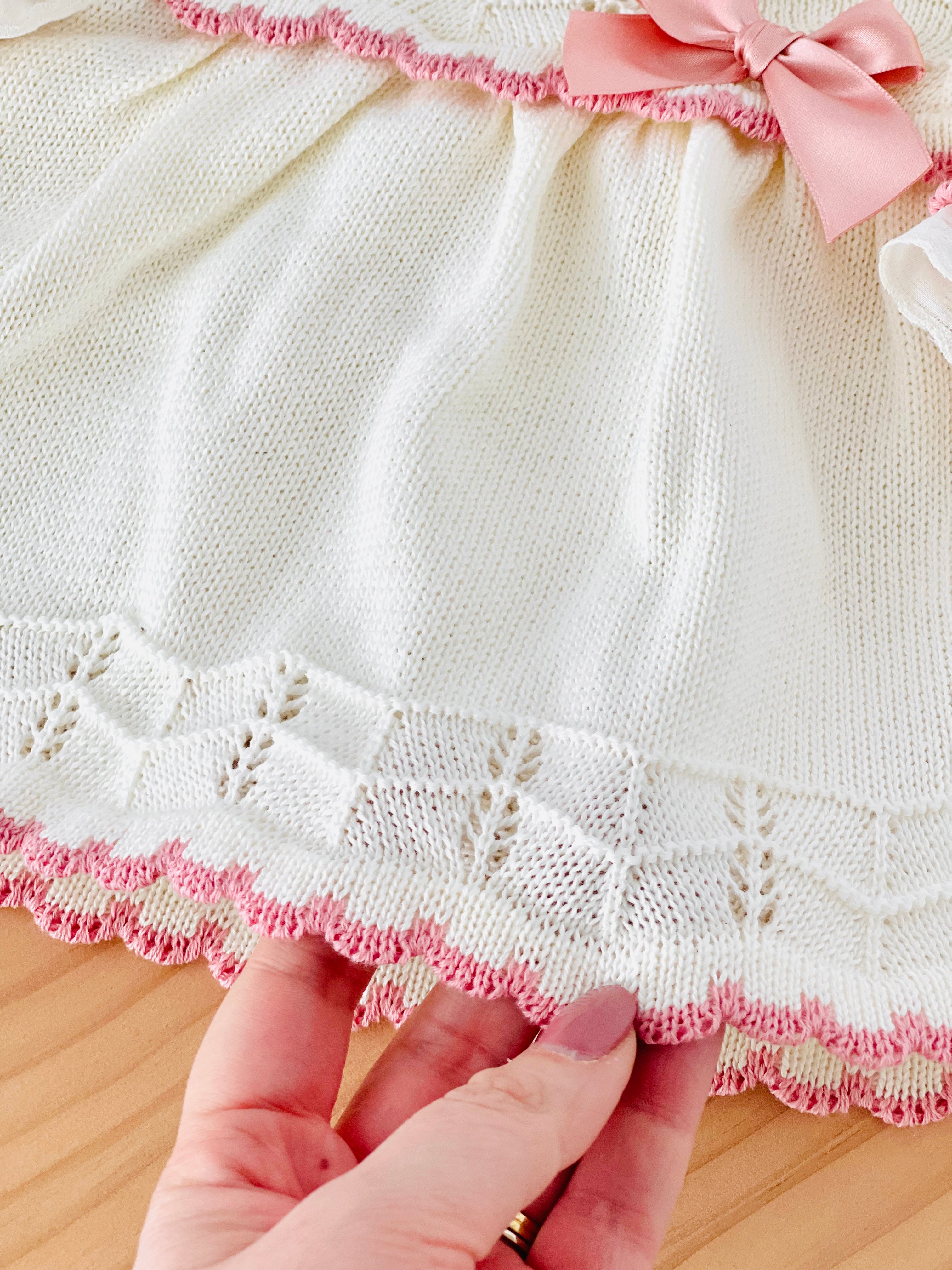 Conjunto pérola: Vestido e fita para cabelo malha fina de algodão