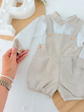 Conjunto bege: jardineiras e camisa