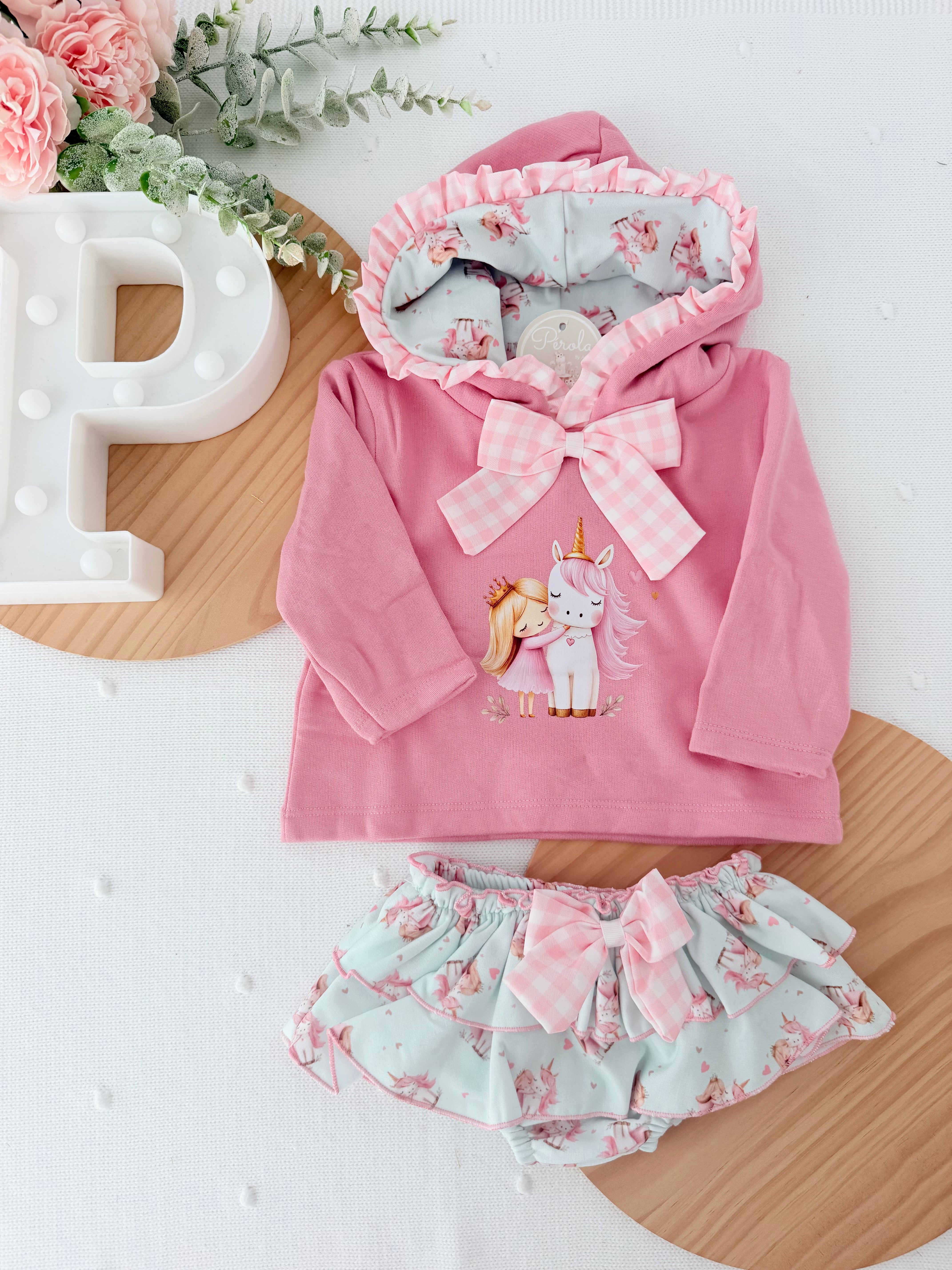 Conjunto unicórnio : camisola e saia tapa fraldas