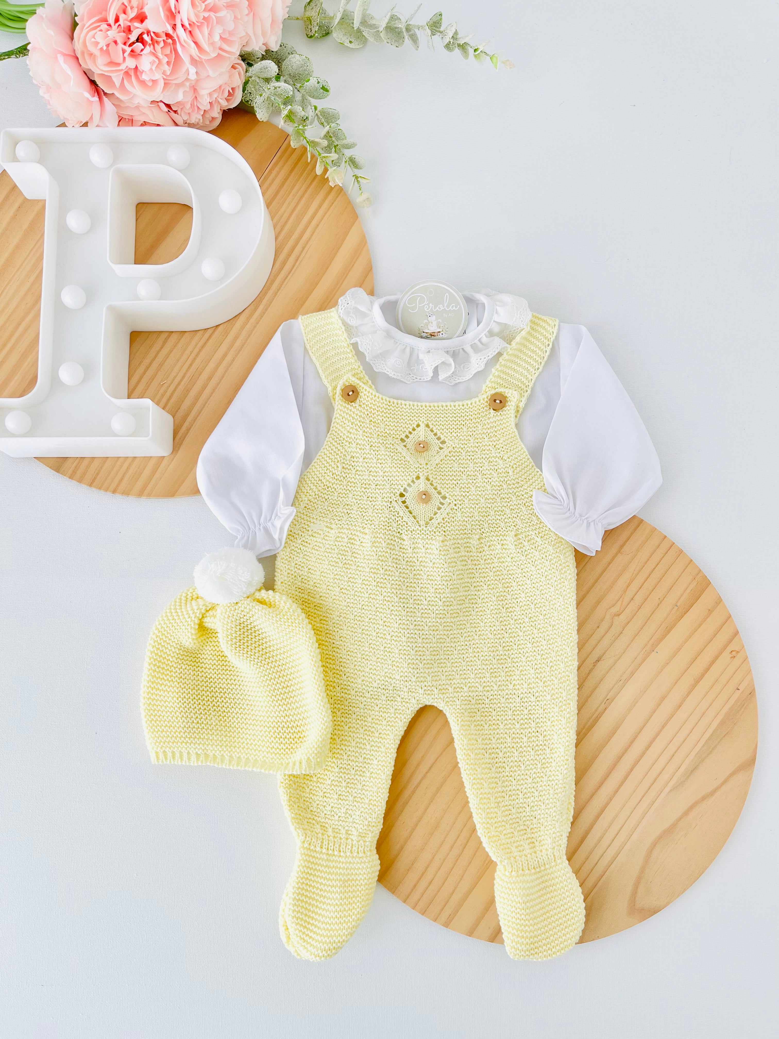 Saída de maternidade: blusa, gorro e jardineiras pé