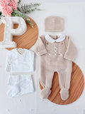 Pack saída de maternidade Bege 5 peças: body, calças, jardineiras, camisola e gorro