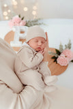 Saídas de maternidade: jardineiras, camisola e gorro outono inverno